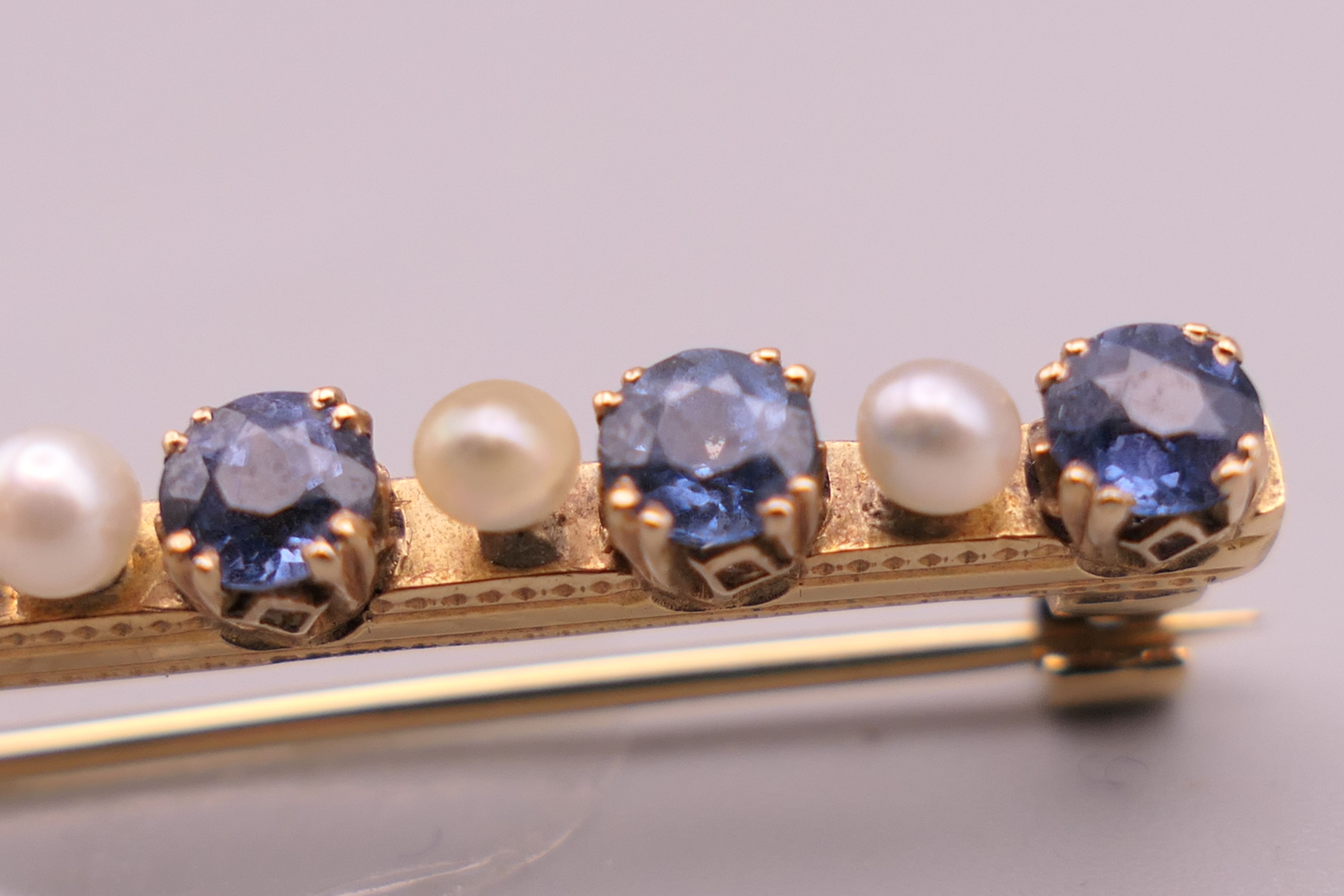 An antique natural sapphire and seed pearl unmarked gold (high carat tested) brooch, boxed. - Image 5 of 10