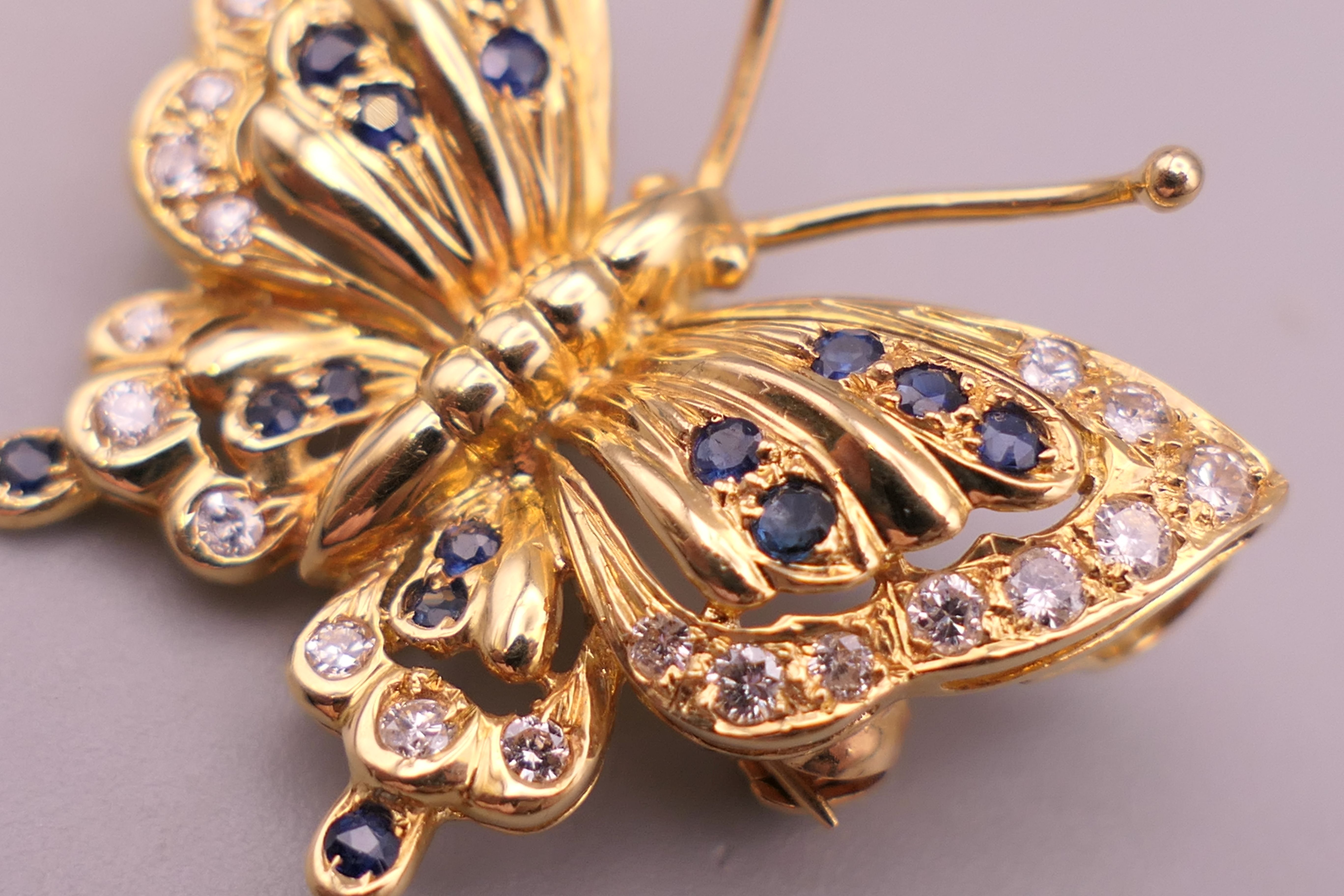 An 18 ct gold, diamond and sapphire butterfly form brooch. 2.5 cm wide. 4.7 grammes total weight. - Image 5 of 7