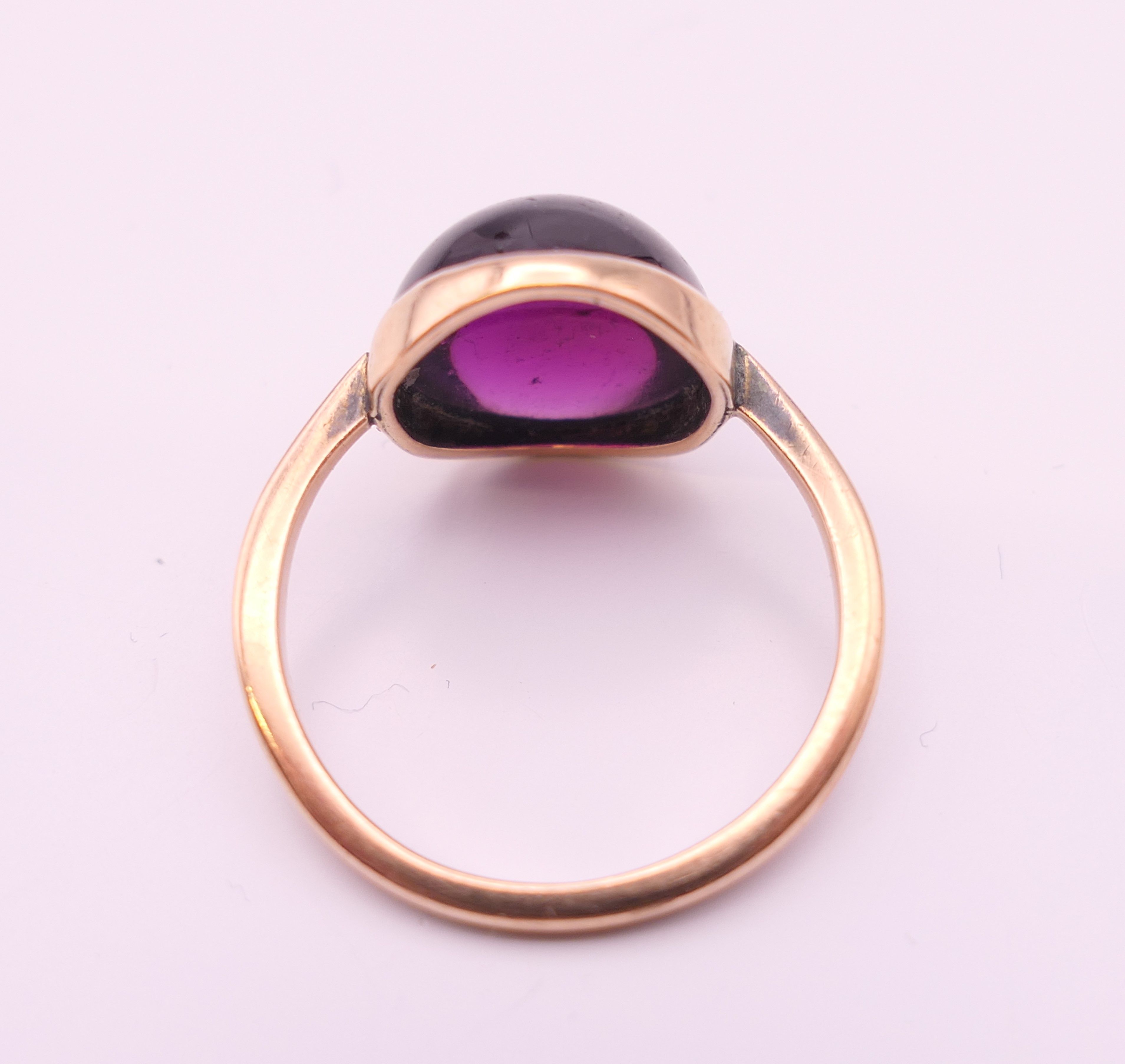 A 9 ct gold cabochon amethyst ring. Ring size N/O. - Image 4 of 7