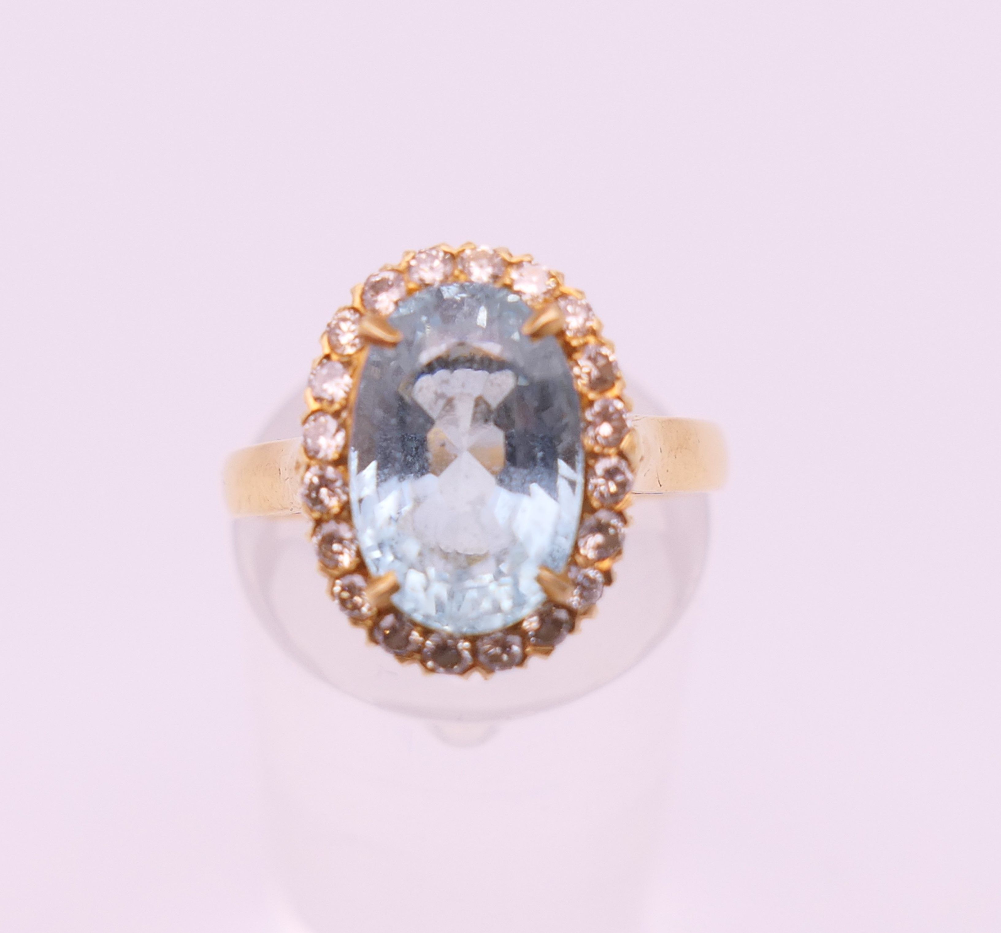 An 18 ct gold diamond and aquamarine ring. Ring size M/N. - Image 3 of 8