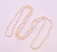 A string of pearls. 120 cm long.