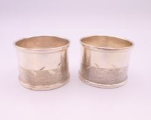 A pair of silver napkin rings. 3 cm high. 36.7 grammes.
