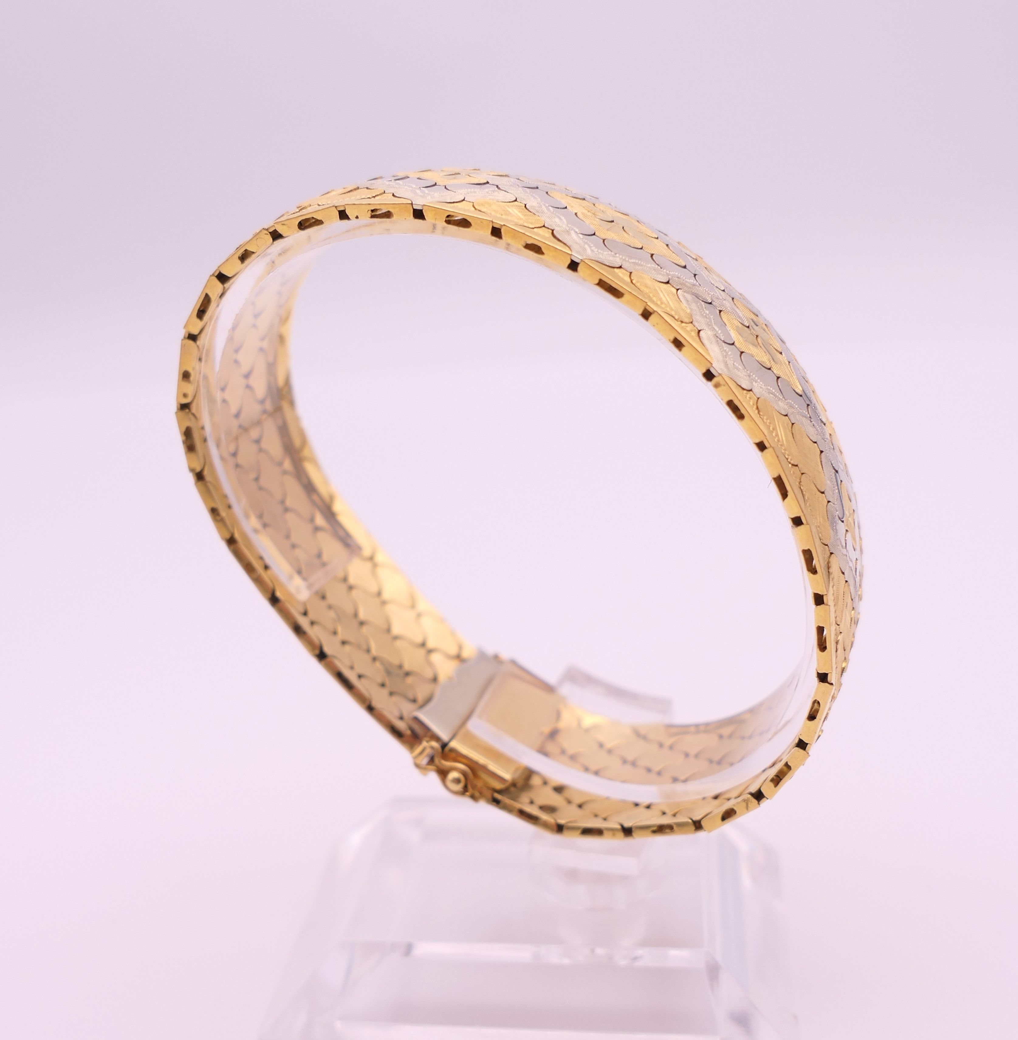 An 18 ct gold bracelet. 19 cm long. 49.9 grammes. - Image 9 of 9