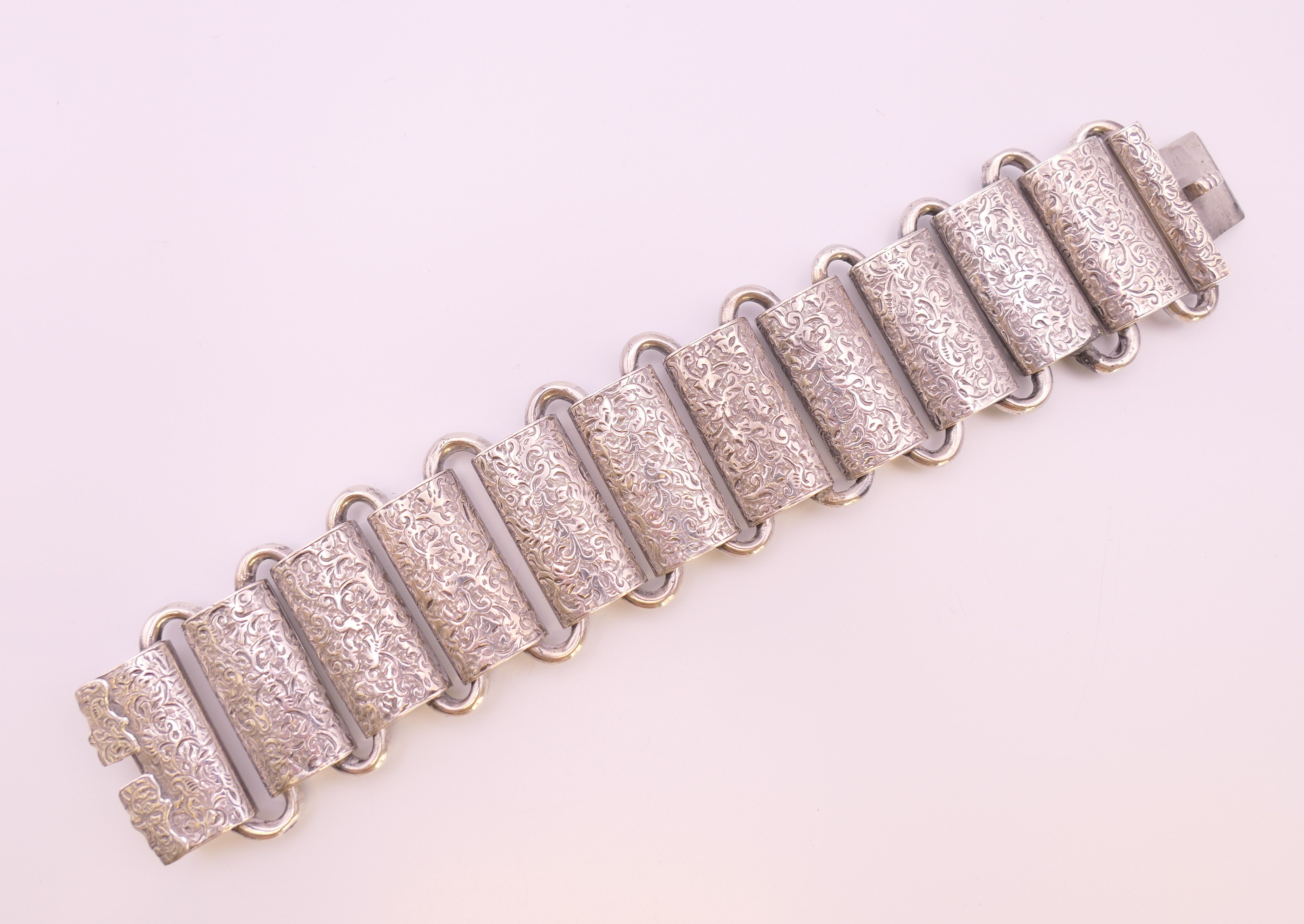 A large Victorian silver bracelet. 18.5 cm long. 72.9 grammes.