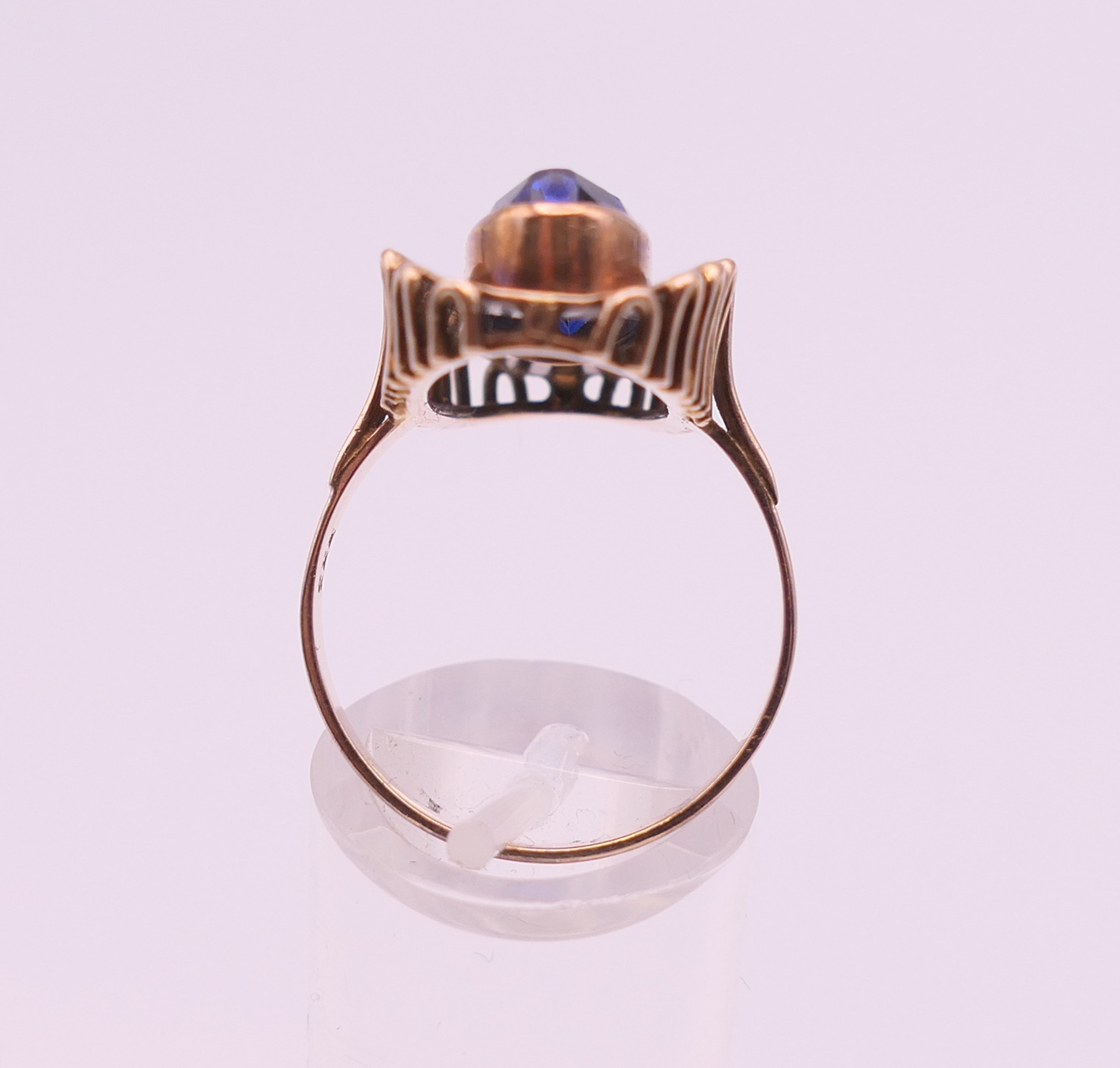 A 8 K gold blue stone ring. Ring size T. 6.8 grammes total weight. - Image 4 of 5