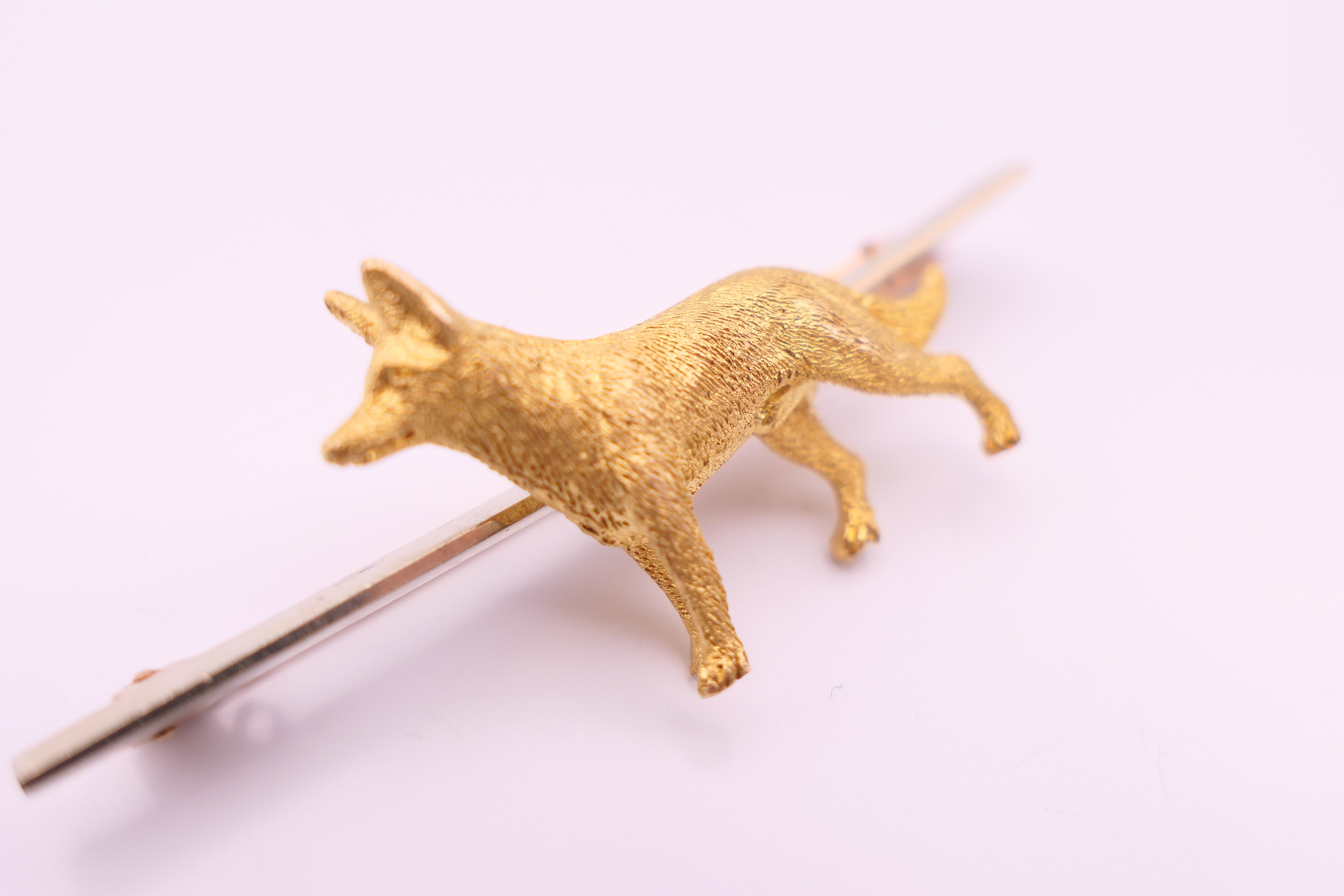 A 9 ct gold bar brooch, set with an unmarked 15 ct gold Alsatian. 5 cm long, dog 2.25 cm long. 7. - Image 9 of 9