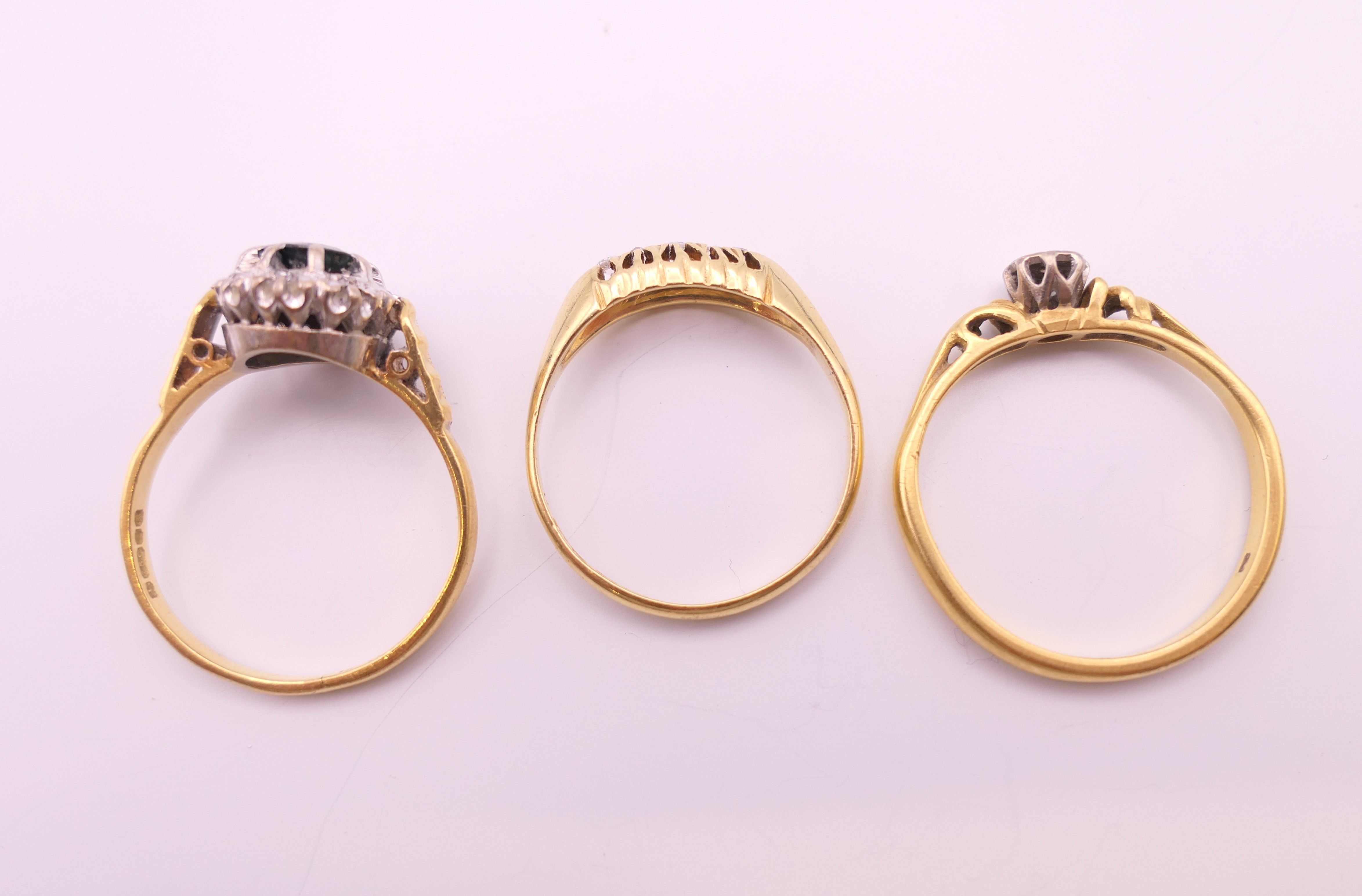 Three various 18 ct gold rings. 10 grammes total weight. - Image 11 of 11