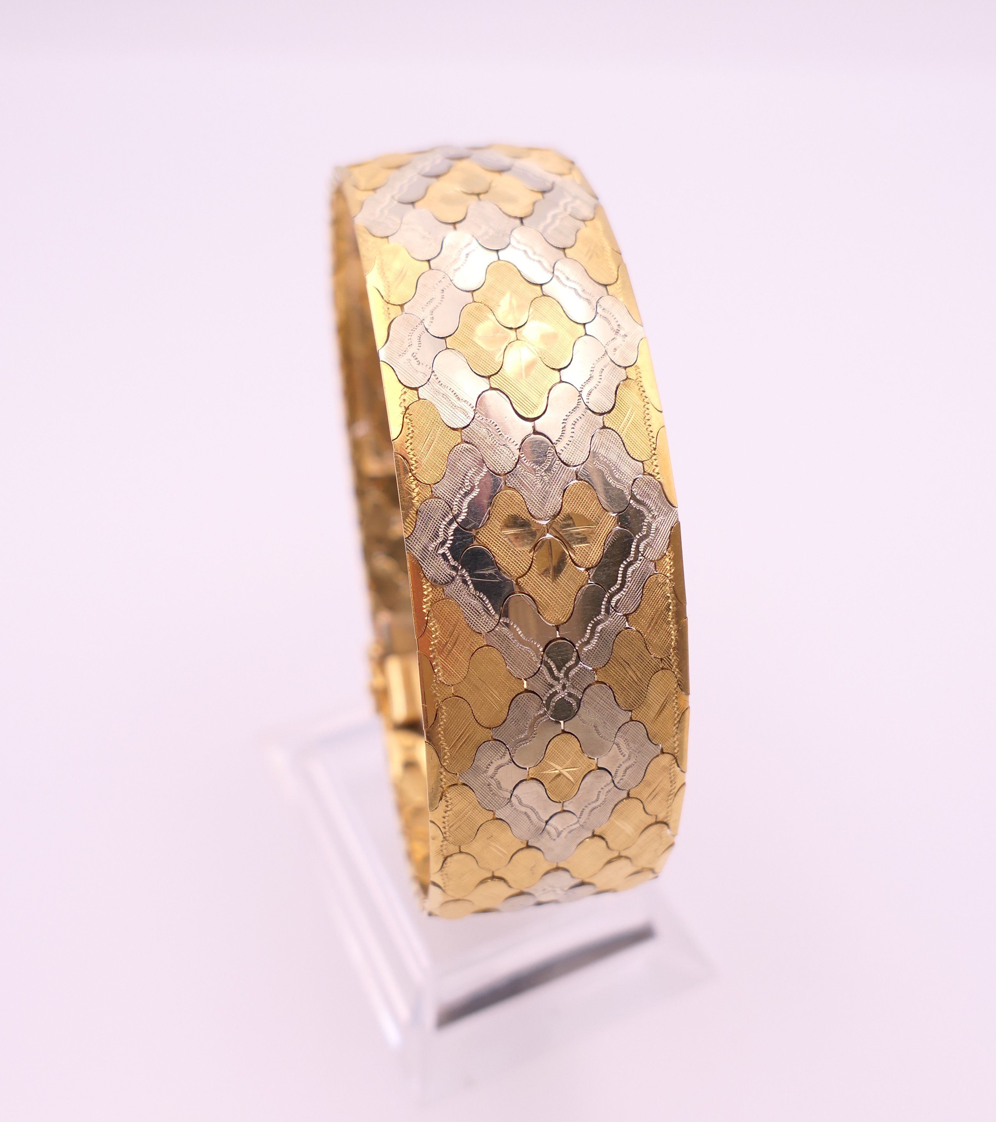 An 18 ct gold bracelet. 19 cm long. 49.9 grammes. - Image 8 of 9