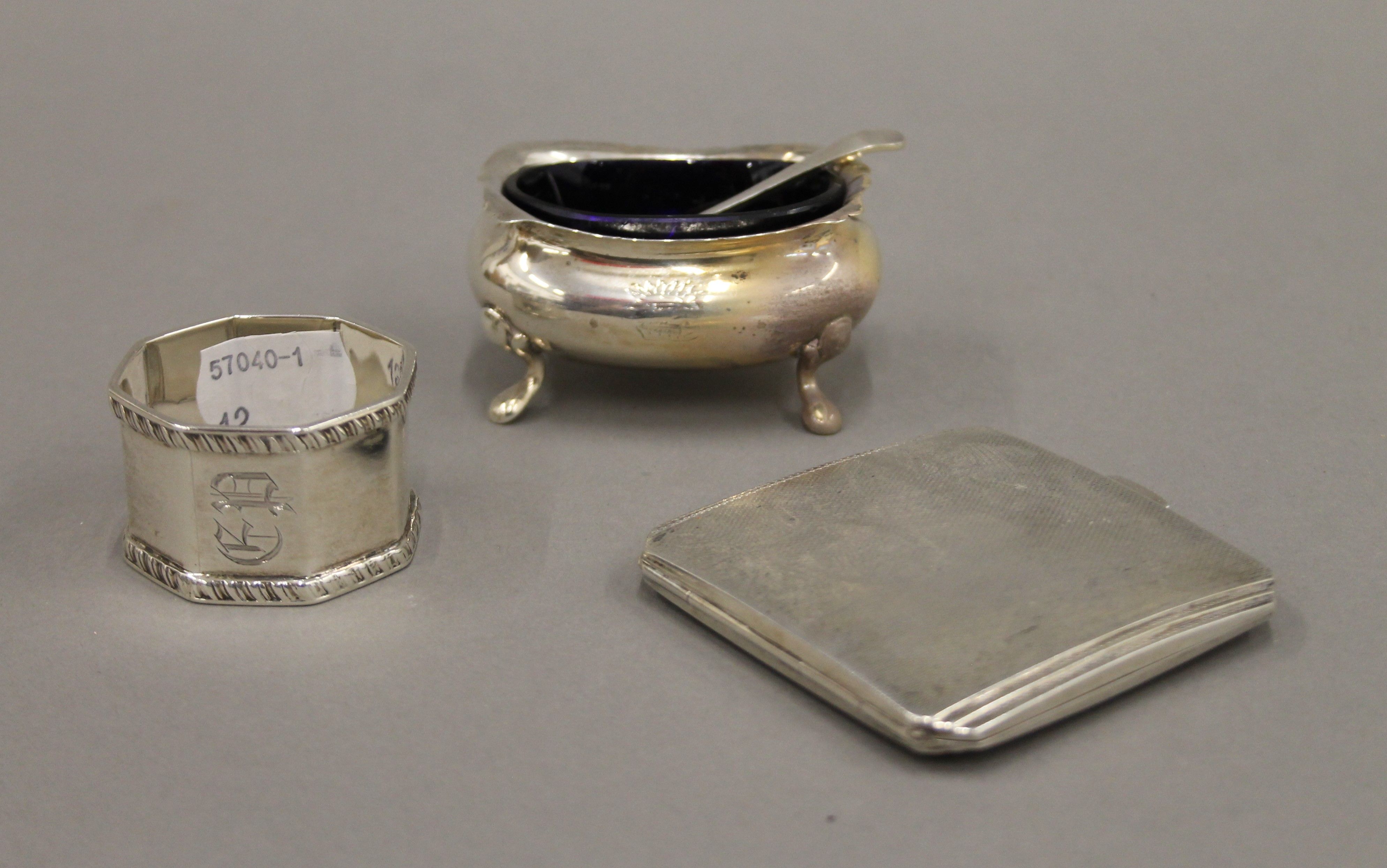 A silver compact, a silver salt and a silver napkin ring. 156.4 grammes.