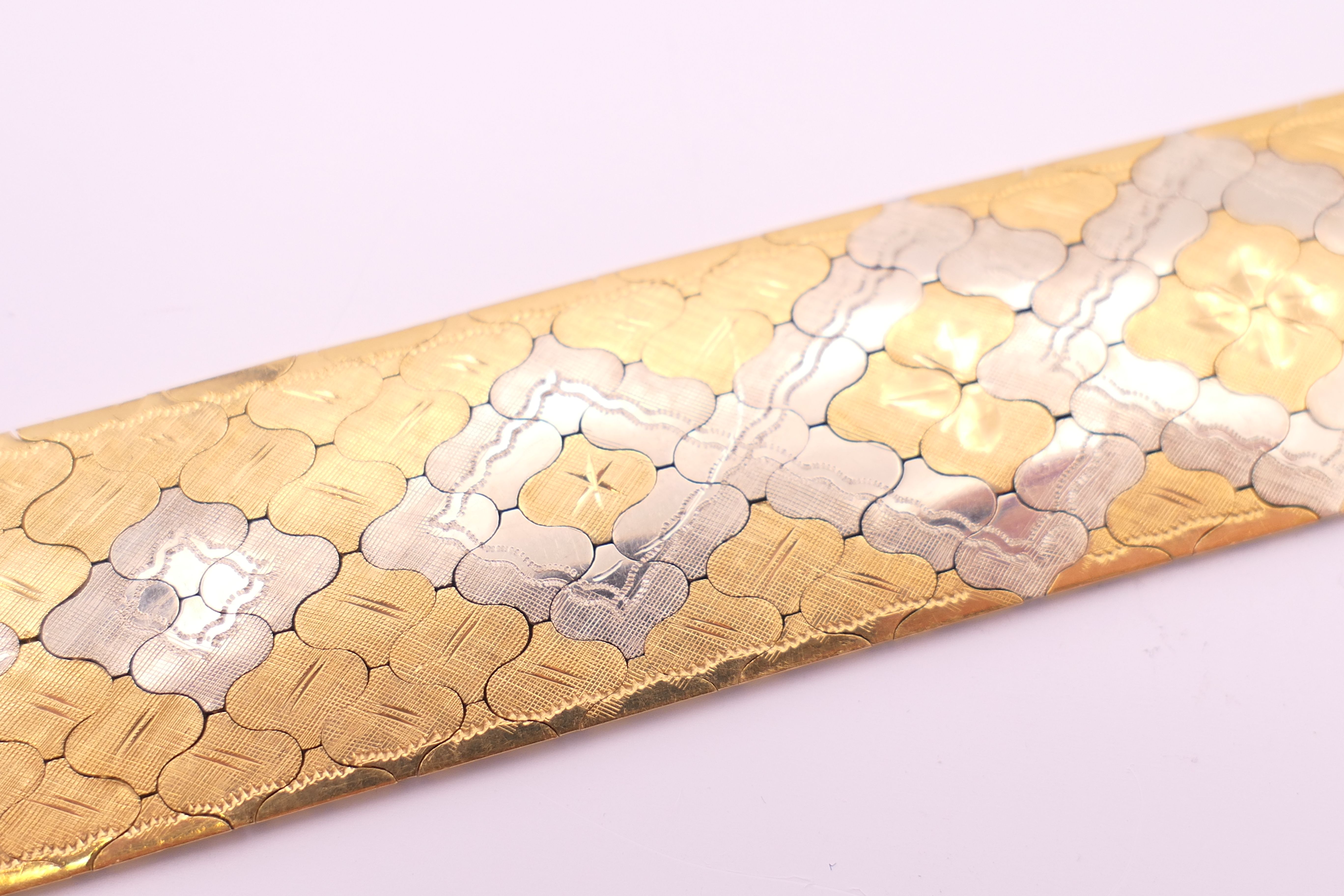 An 18 ct gold bracelet. 19 cm long. 49.9 grammes. - Image 3 of 9