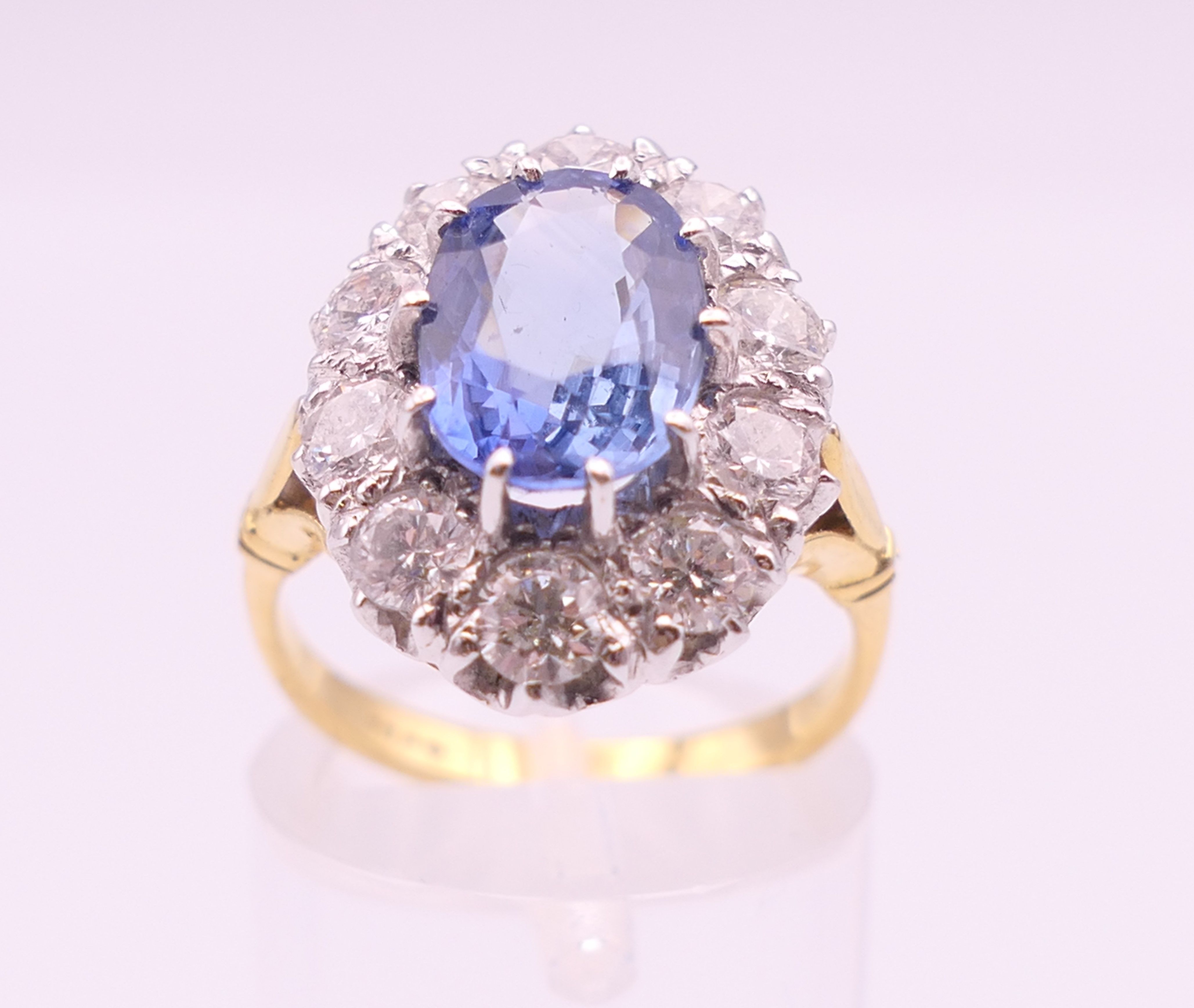 An 18 ct gold and platinum diamond and sapphire ring. - Image 4 of 9