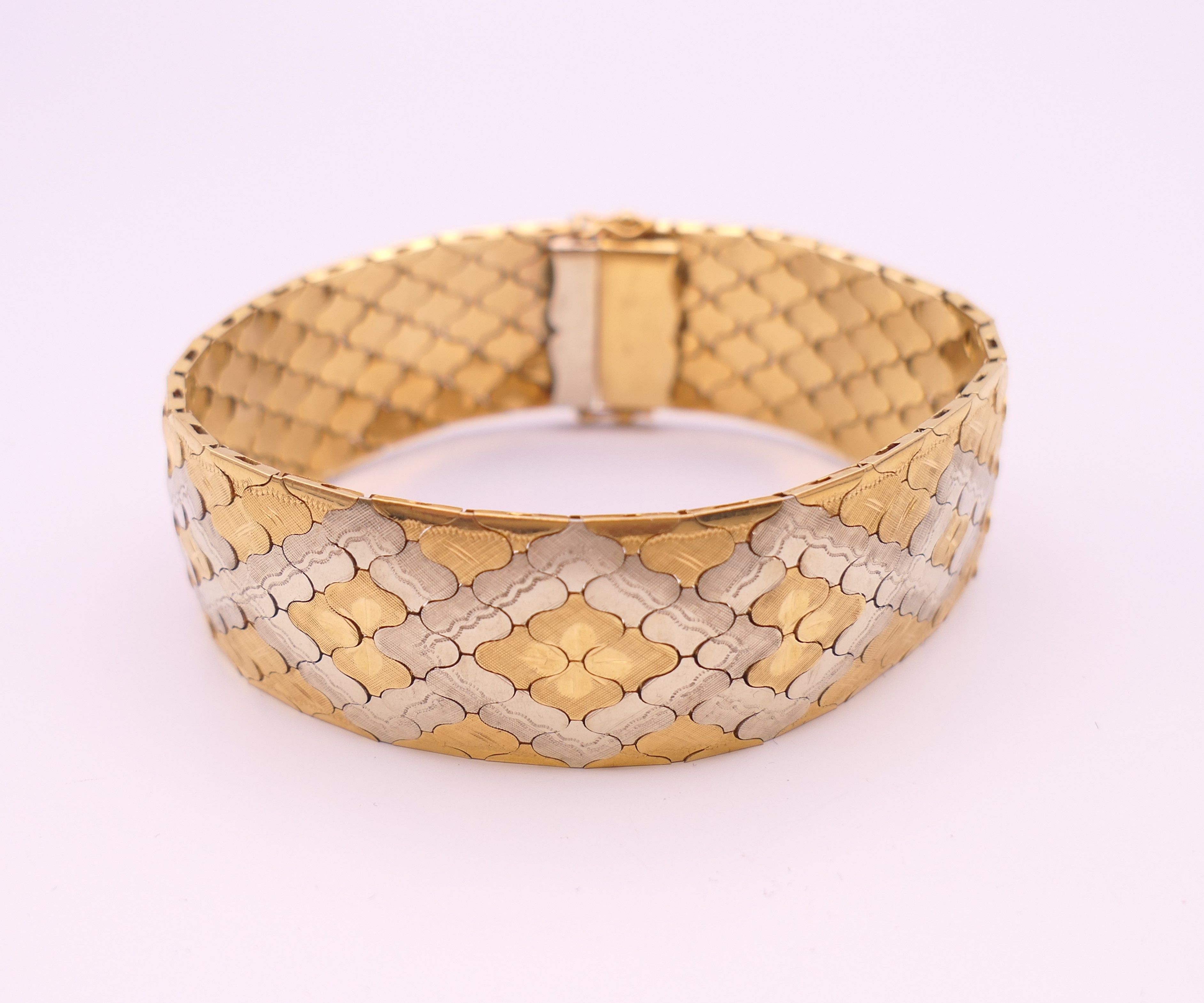 An 18 ct gold bracelet. 19 cm long. 49.9 grammes. - Image 7 of 9