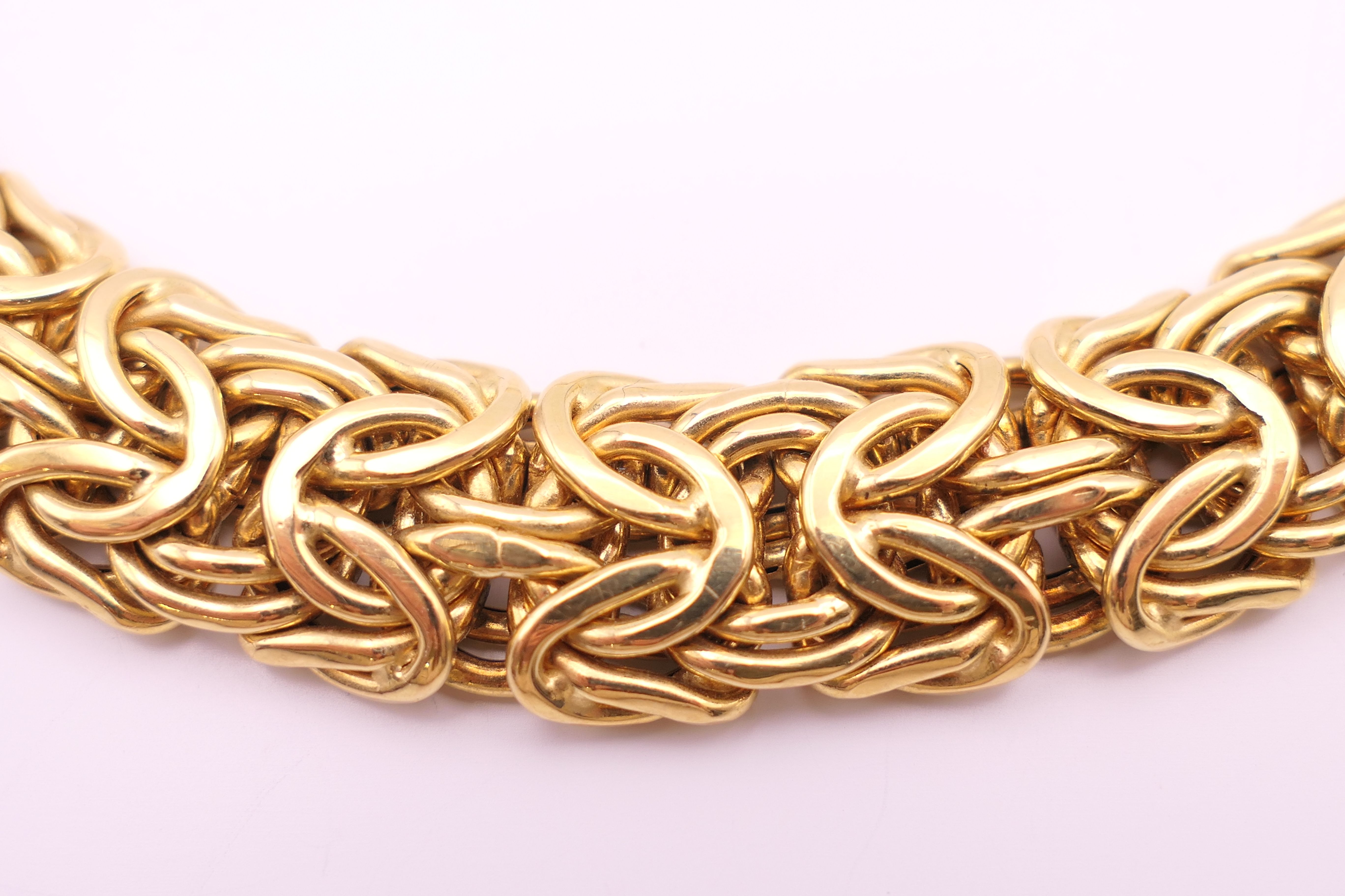 An 18 ct gold twist form necklace. 45.5 cm long. 80.5 grammes. - Image 2 of 5