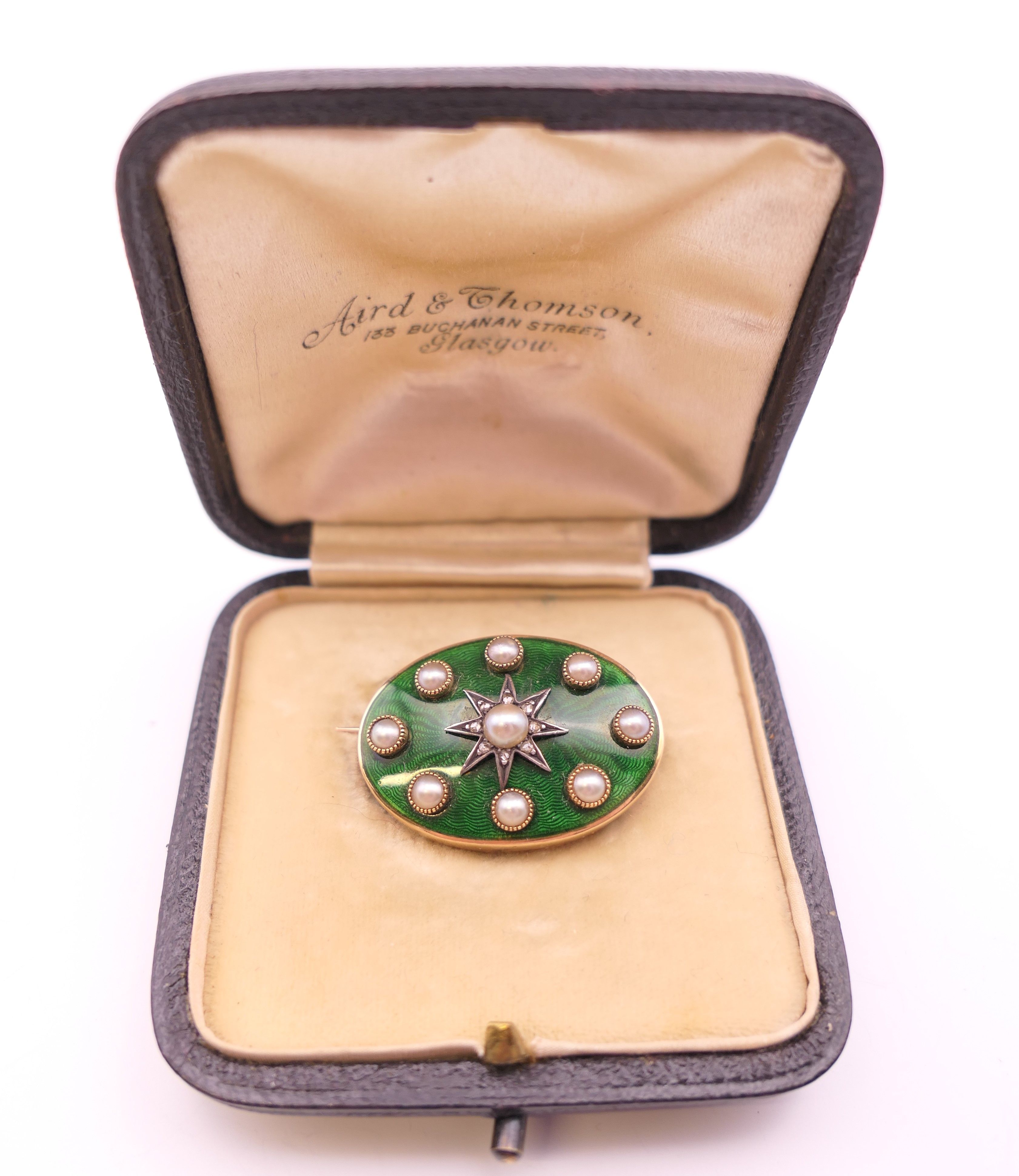 A gold, pearl and green enamel brooch, cased. 2.5 cm x 1.75 cm. 7.9 grammes total weight. - Image 7 of 10