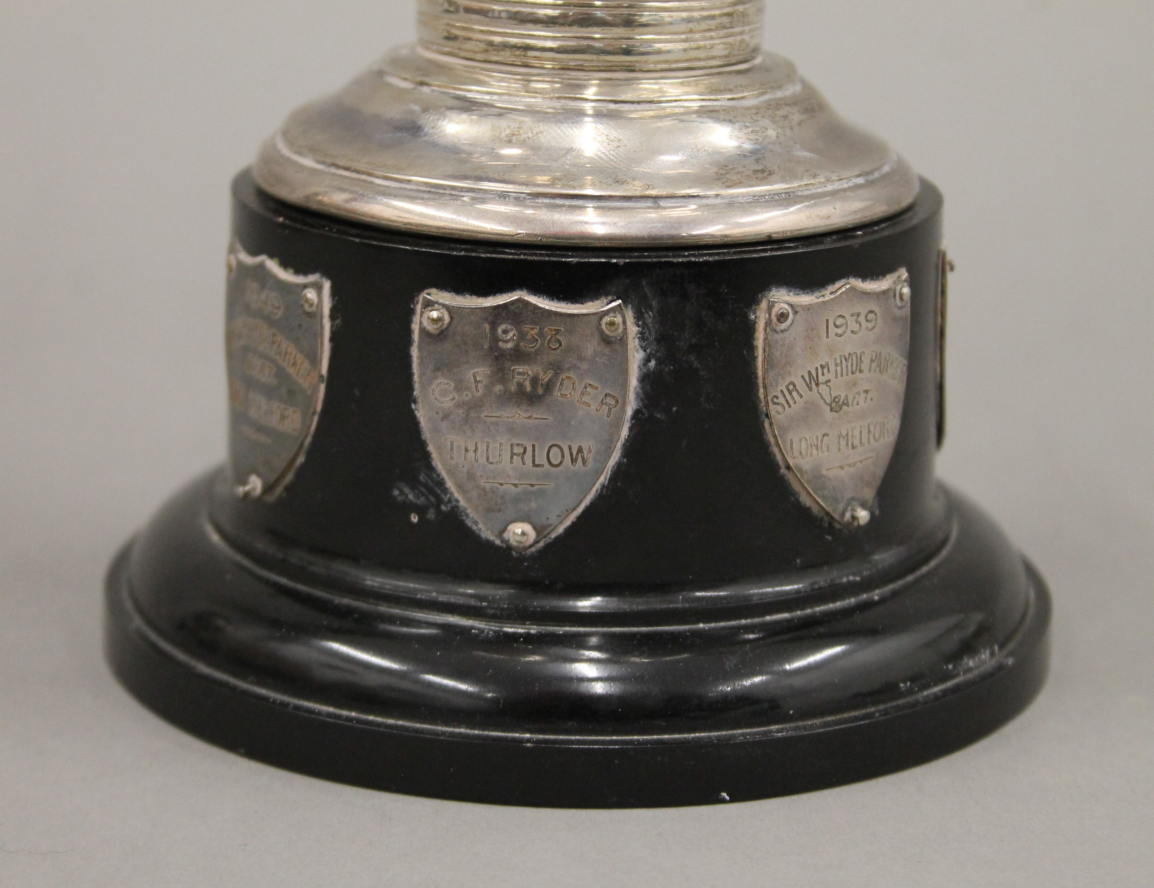 A silver twin handled trophy cup on stand. 24 cm high overall. 366.8 grammes. - Image 4 of 6