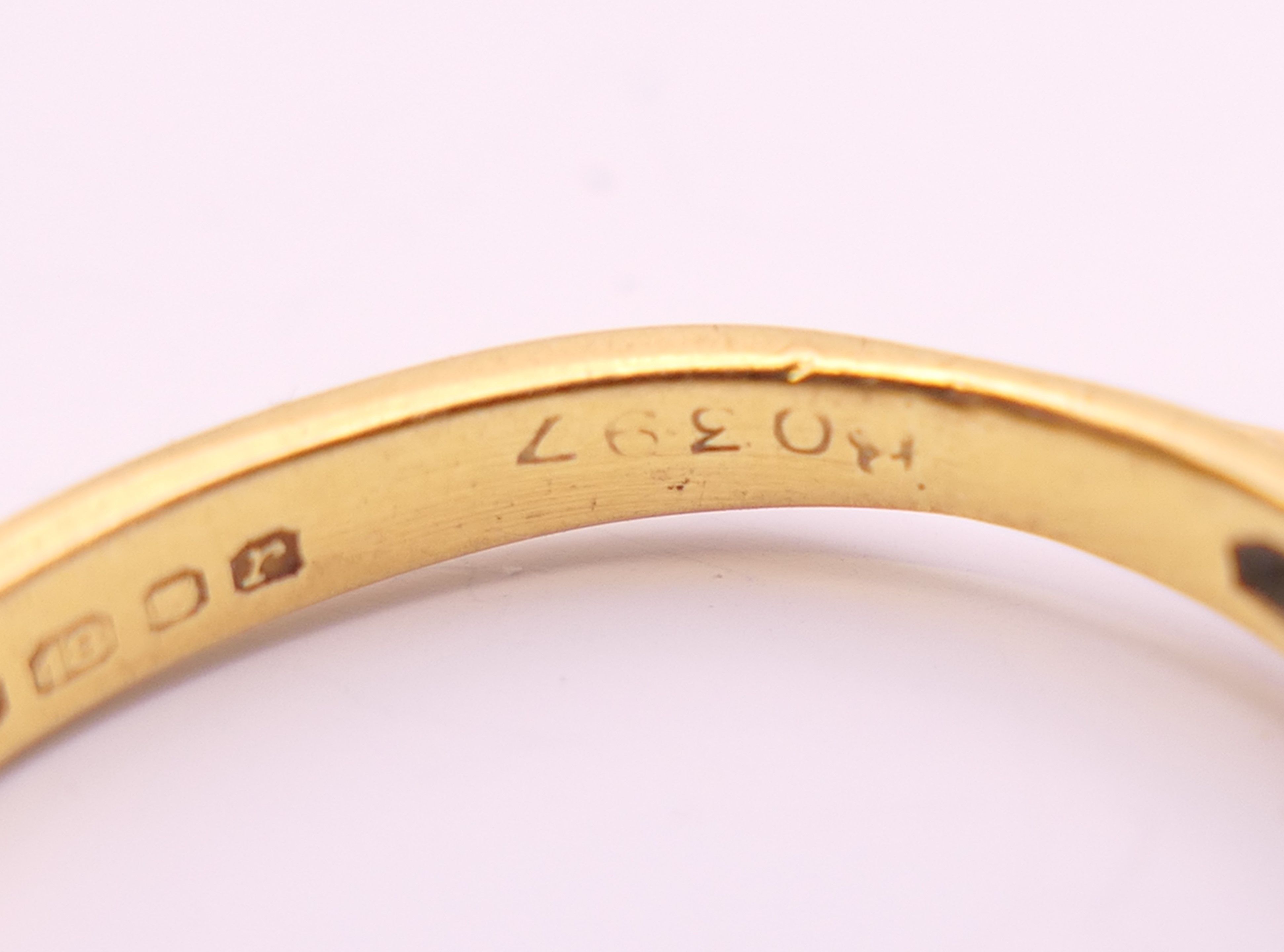 Three various 18 ct gold rings. 10 grammes total weight. - Image 7 of 11