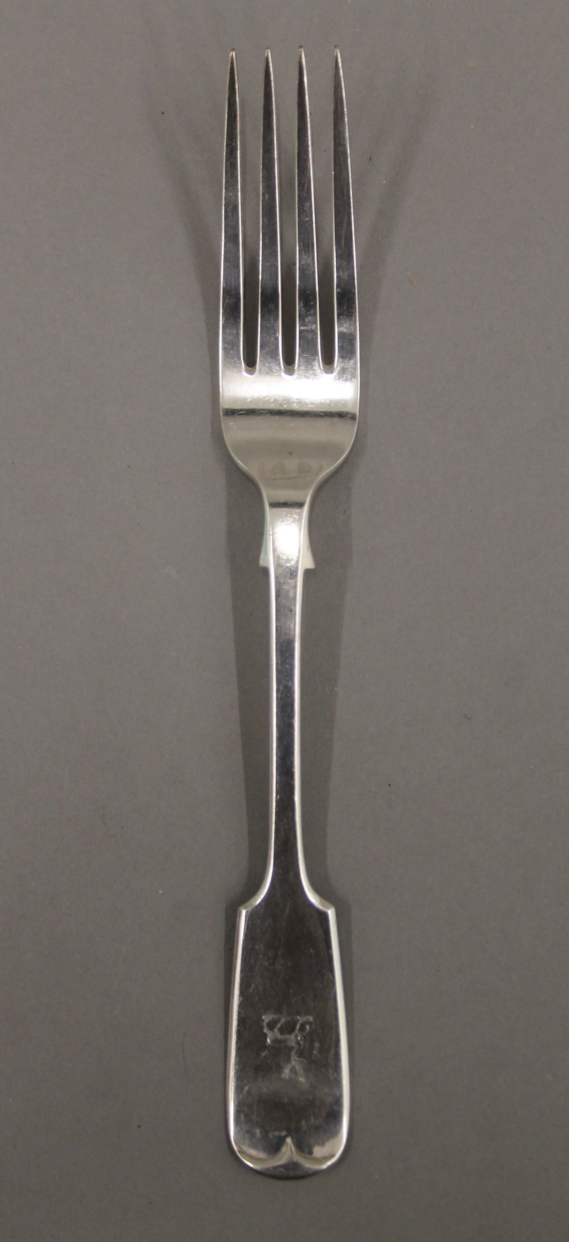 A six place setting of silver flatware. 1225.7 grammes. - Image 5 of 7