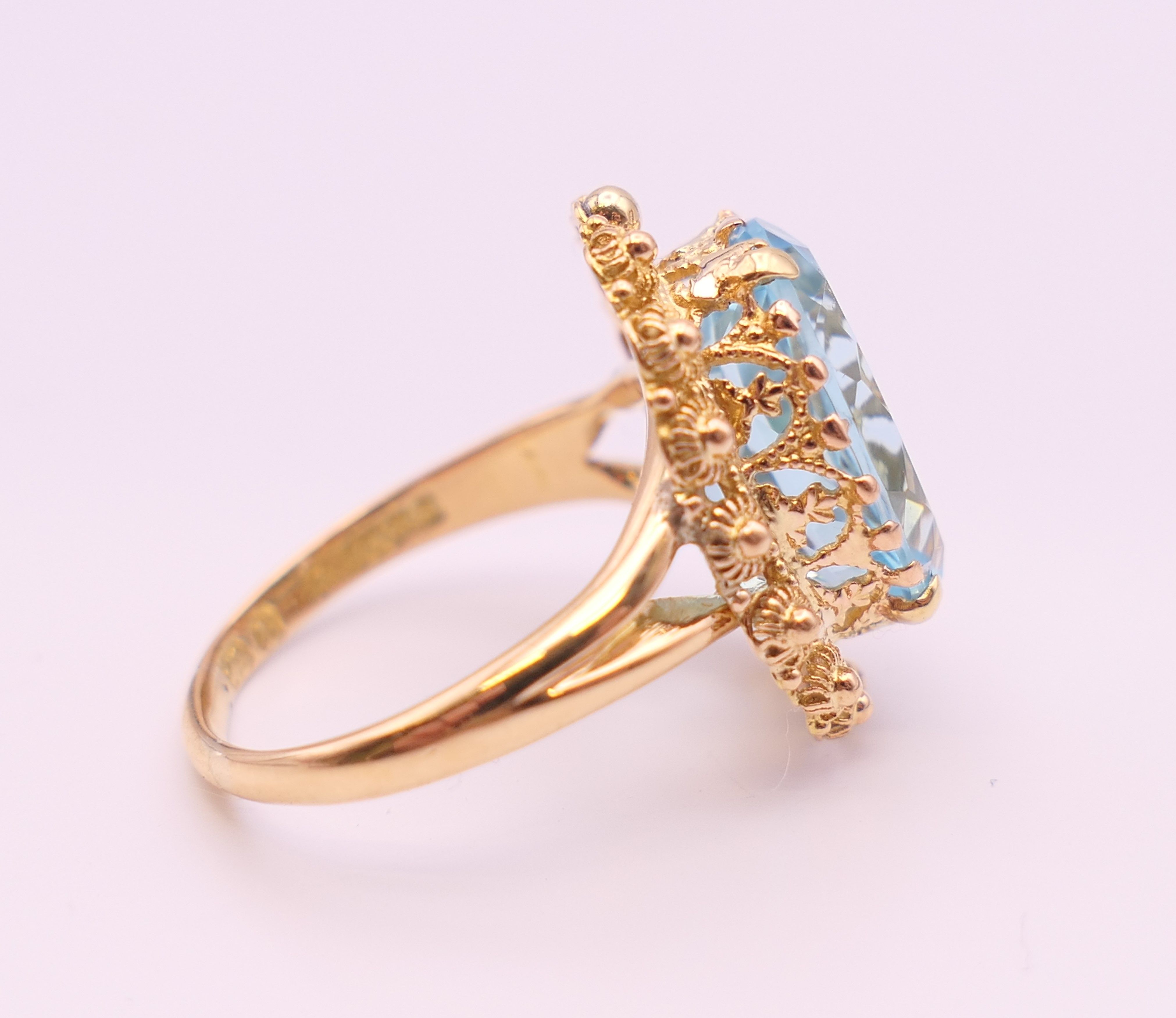 An 18 ct gold topaz ring. Ring size N. - Image 2 of 7