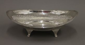 A silver centre bowl. 28.5 cm long. 435.8 grammes.
