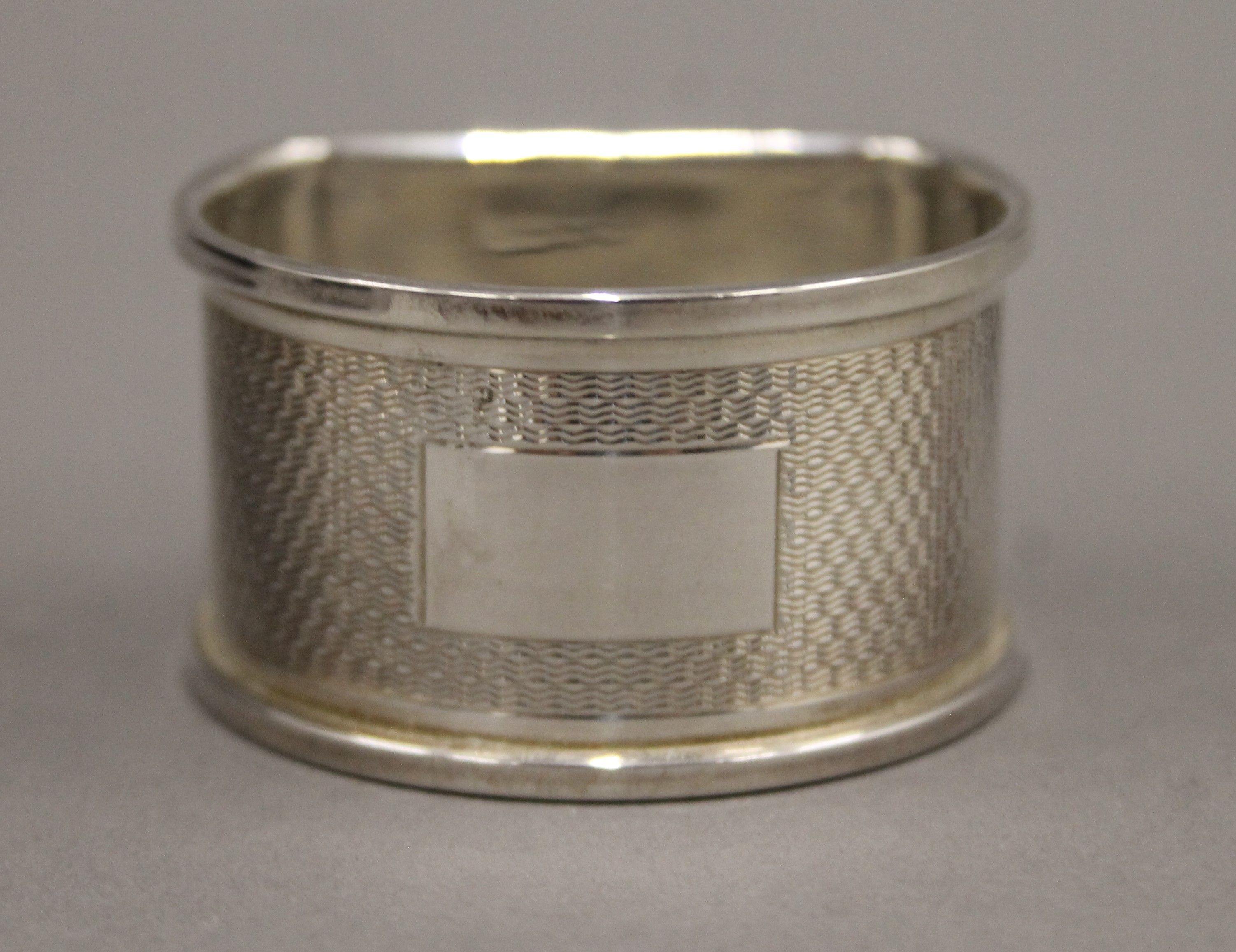 A set of eight silver napkin rings, in boxes. Approximately 128 grammes. - Image 2 of 4