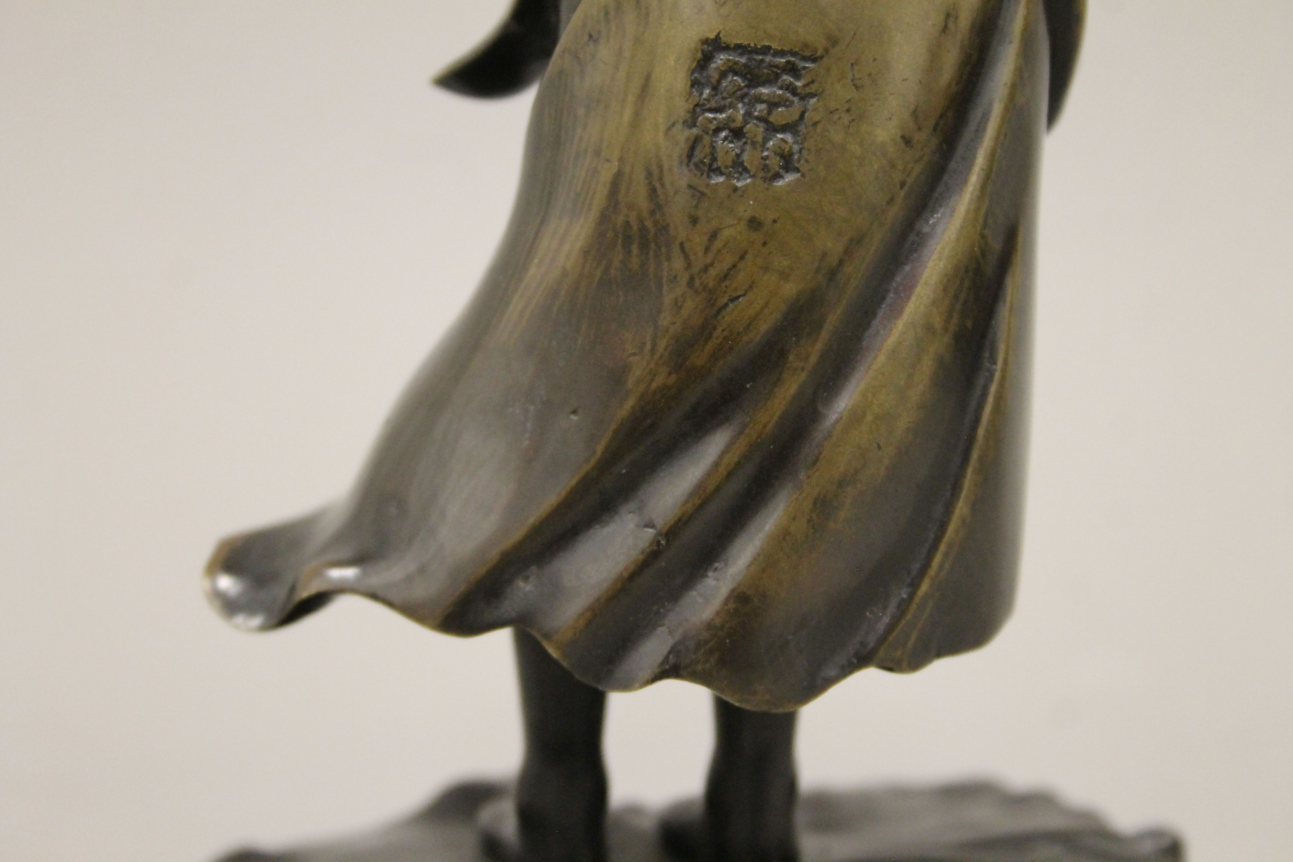 A Japanese Meiji period patinated bronze model of a deity. 22 cm high. - Image 5 of 5