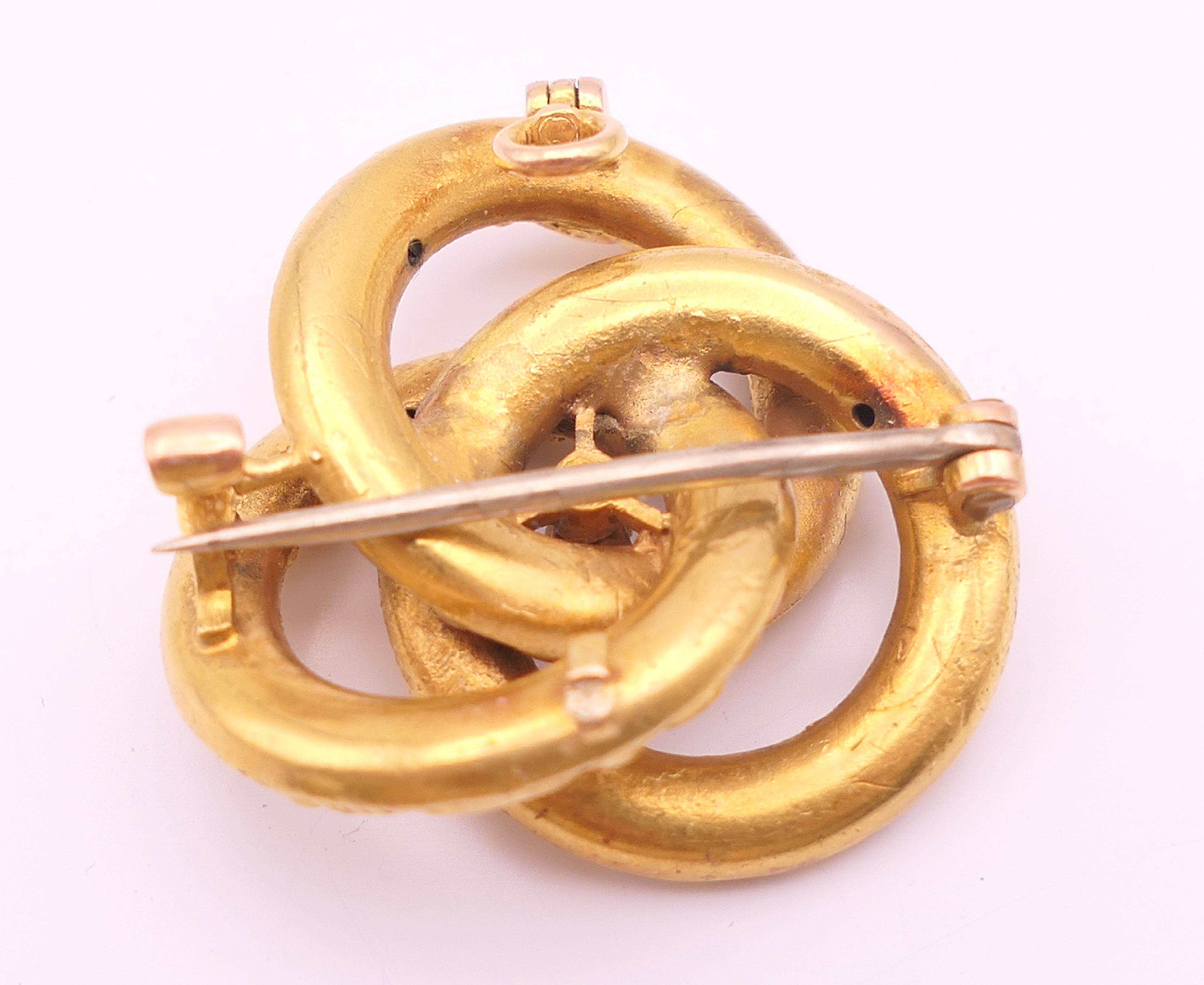 An unmarked 15 ct gold and diamond brooch/pendant formed as three interlocking circles. - Image 3 of 4