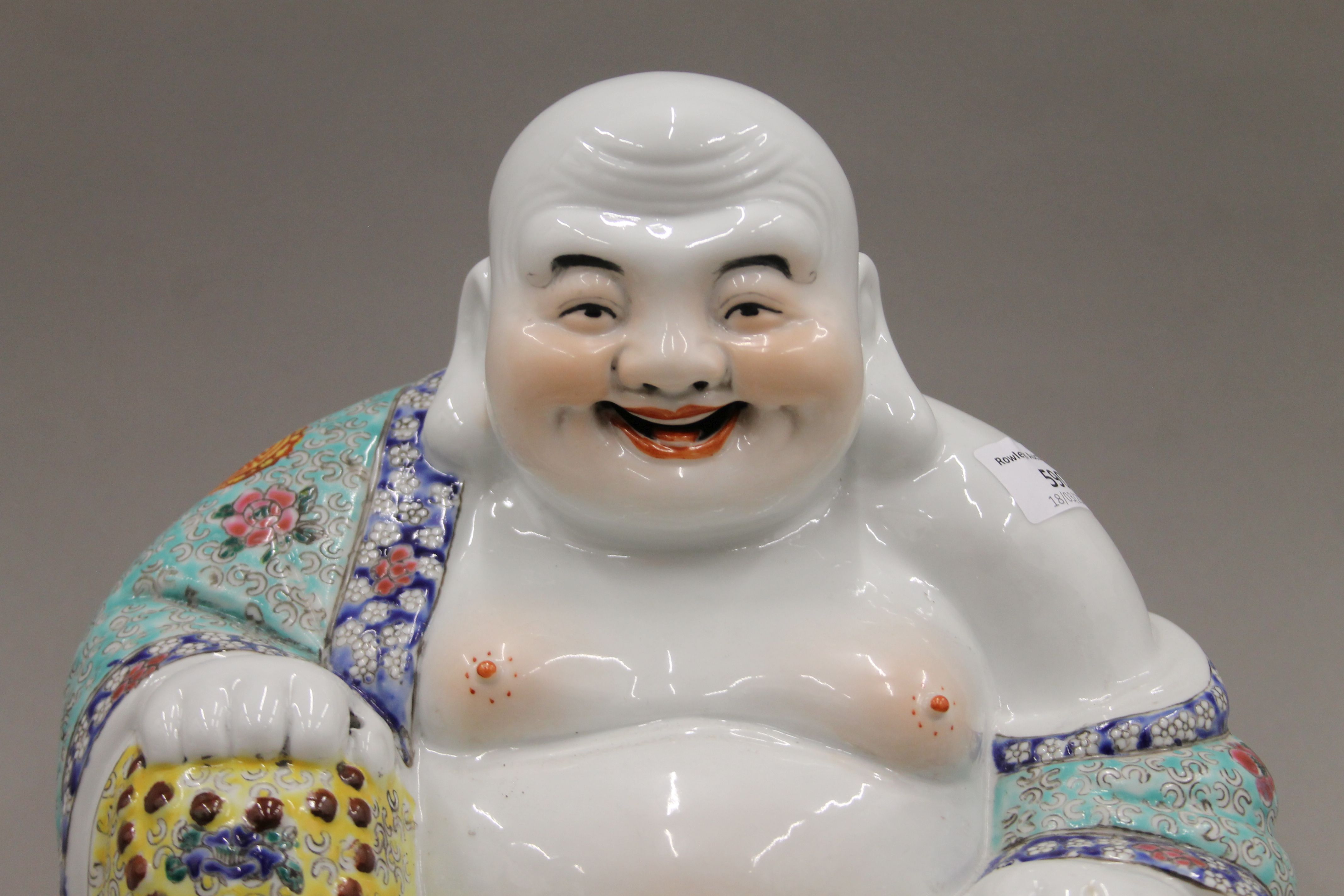 A Chinese porcelain model of Buddha. 21 cm high. - Image 2 of 5