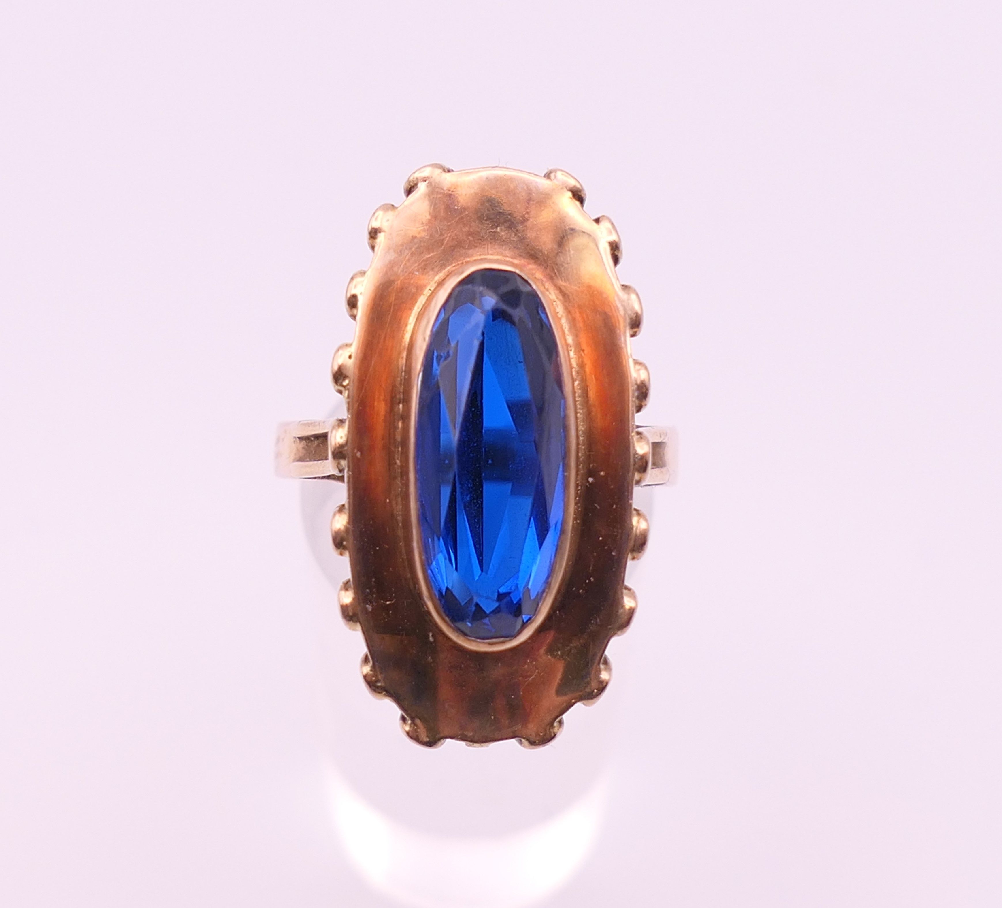 A 8 K gold blue stone ring. Ring size T. 6.8 grammes total weight.