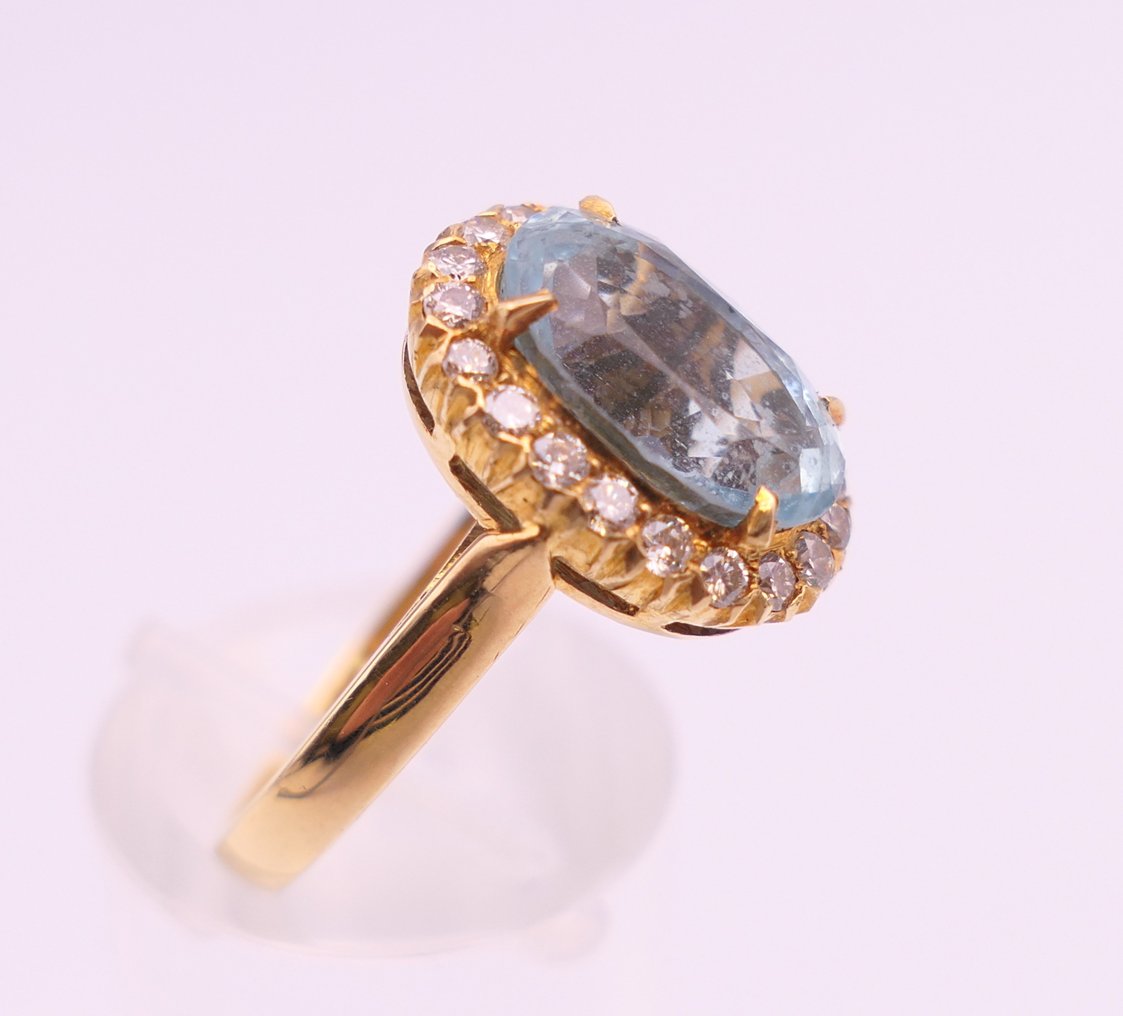 An 18 ct gold diamond and aquamarine ring. Ring size M/N. - Image 5 of 8