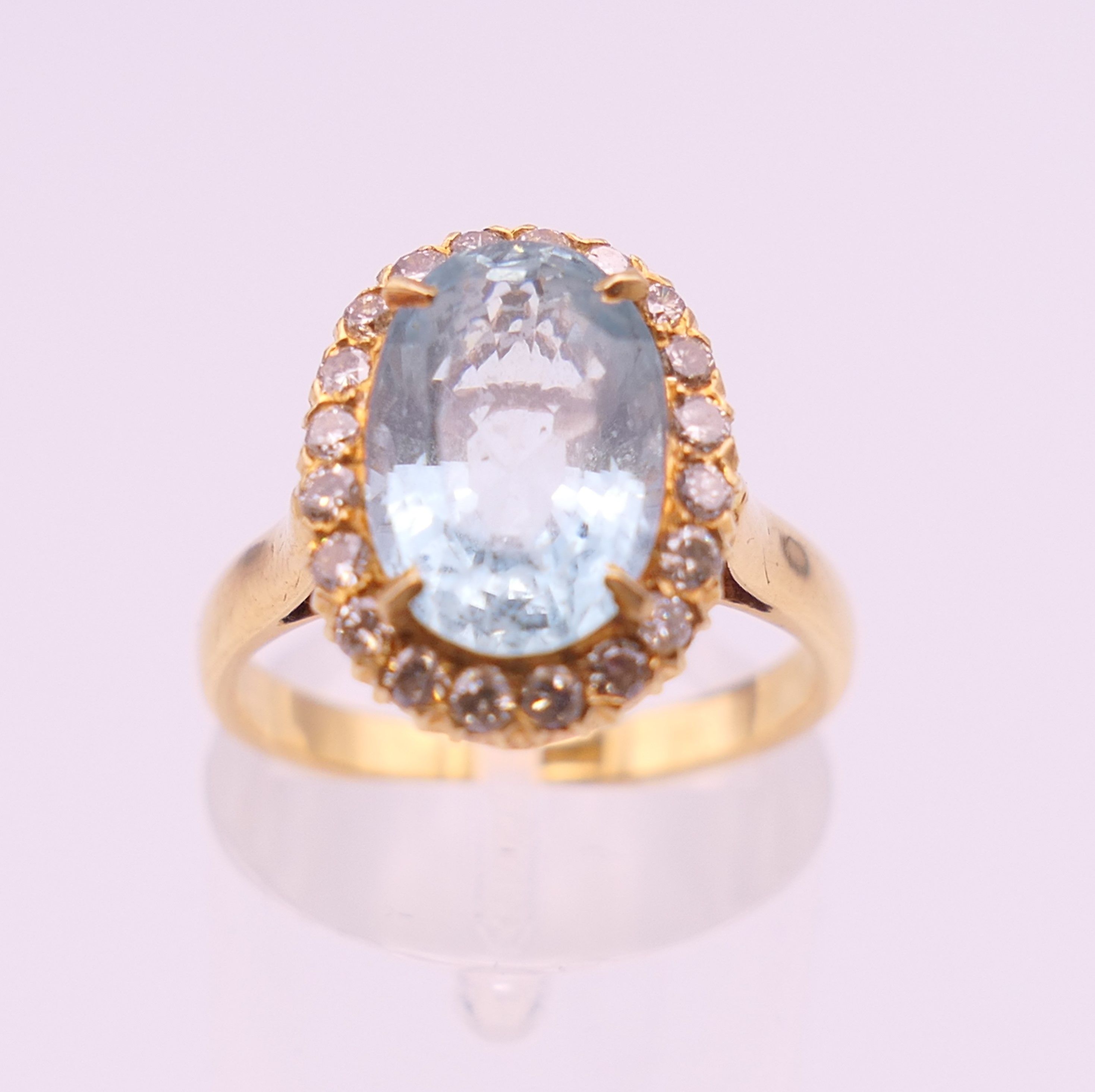 An 18 ct gold diamond and aquamarine ring. Ring size M/N. - Image 4 of 8