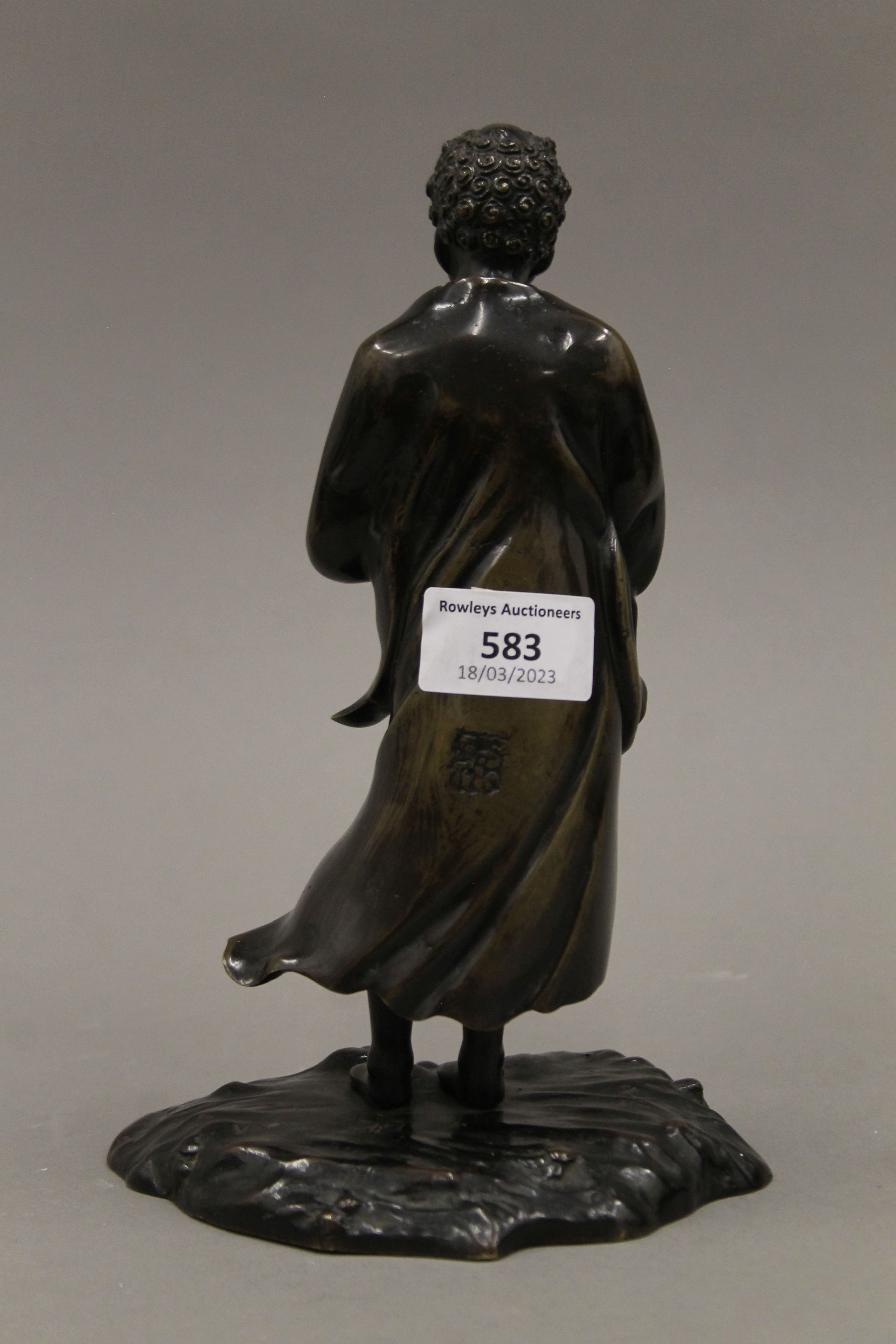A Japanese Meiji period patinated bronze model of a deity. 22 cm high. - Image 4 of 5