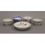 Four Chinese porcelain tea bowls and a saucer. The latter 13 cm diameter.