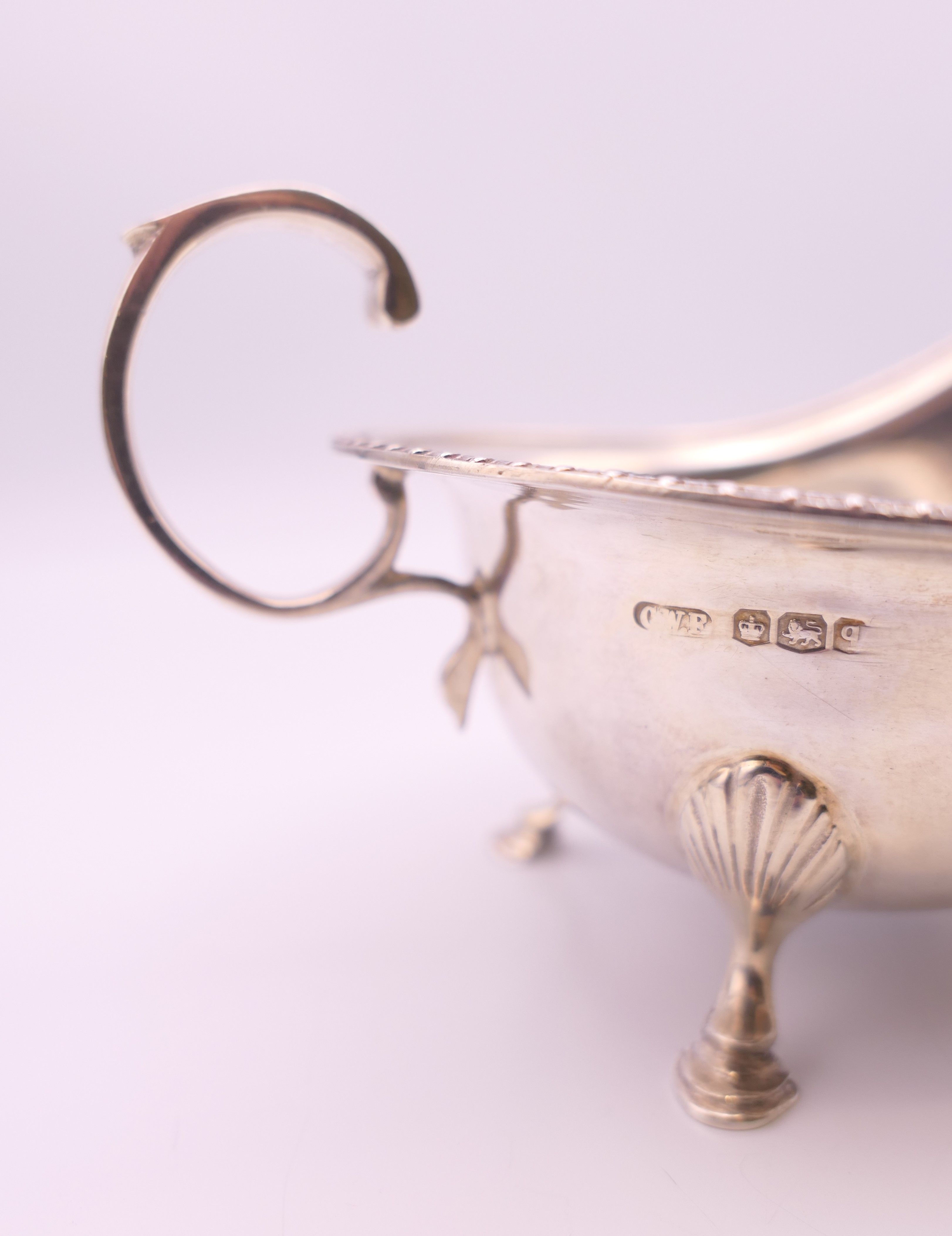 A silver sauceboat. 6.5 cm high x 15 cm long. 103.8 grammes. - Image 5 of 5