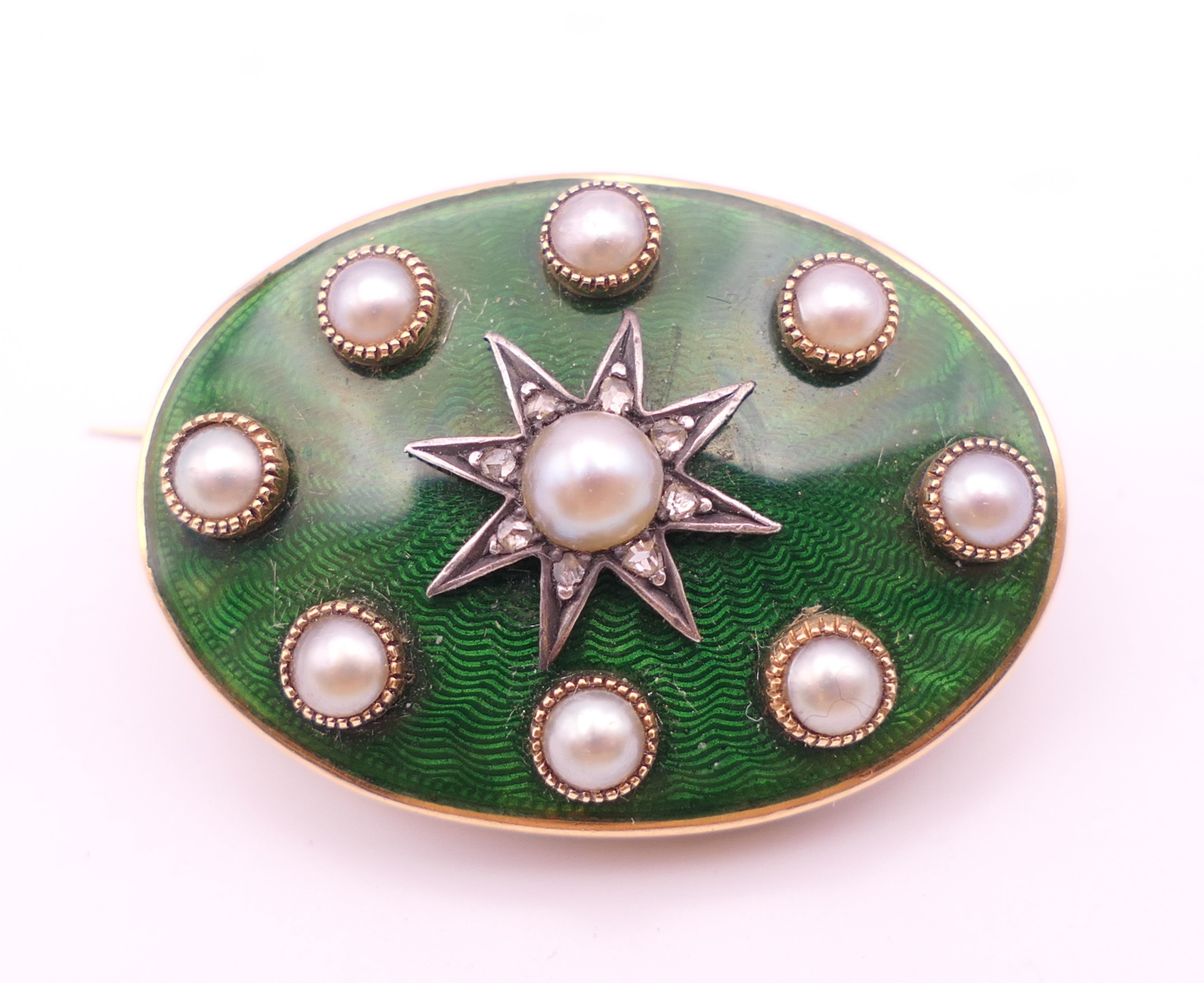 A gold, pearl and green enamel brooch, cased. 2.5 cm x 1.75 cm. 7.9 grammes total weight. - Image 9 of 10