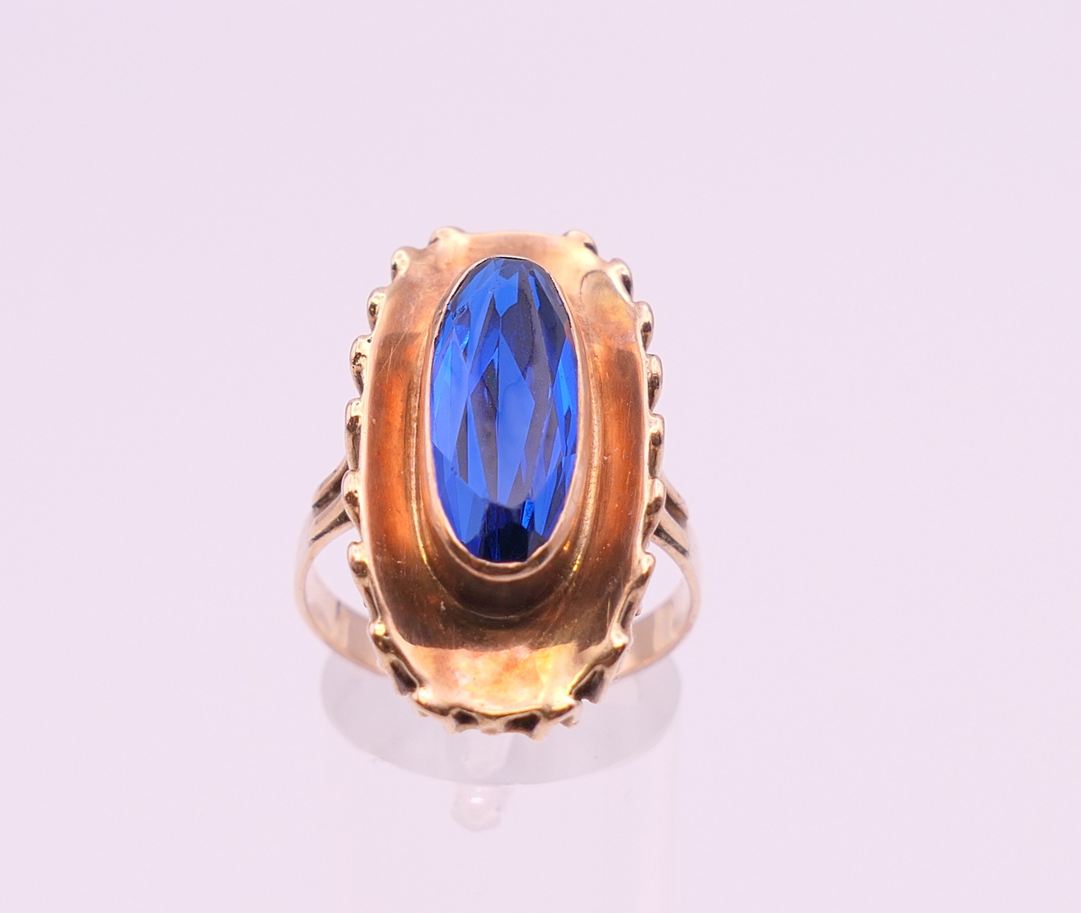 A 8 K gold blue stone ring. Ring size T. 6.8 grammes total weight. - Image 2 of 5