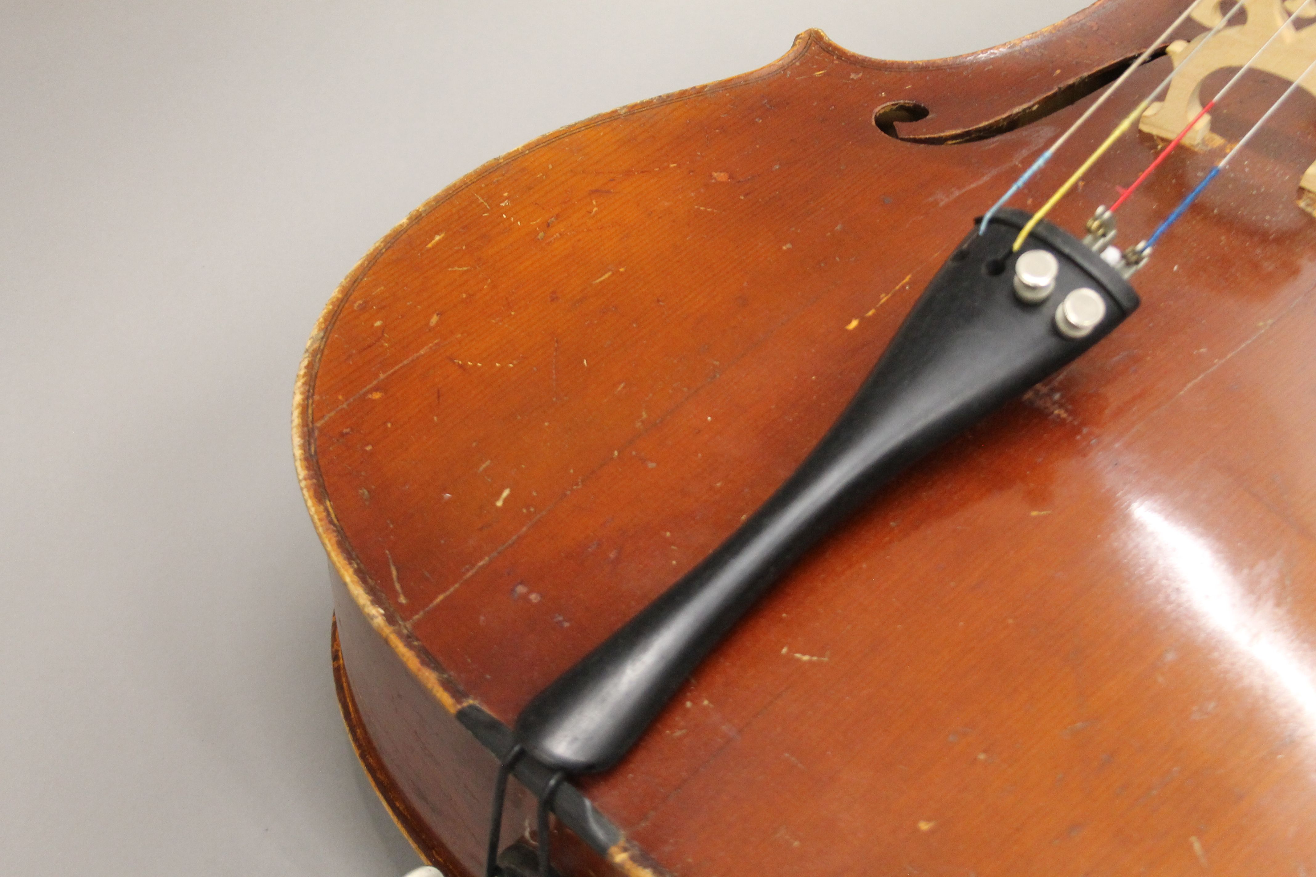 A cello. 130 cm high. - Image 4 of 7