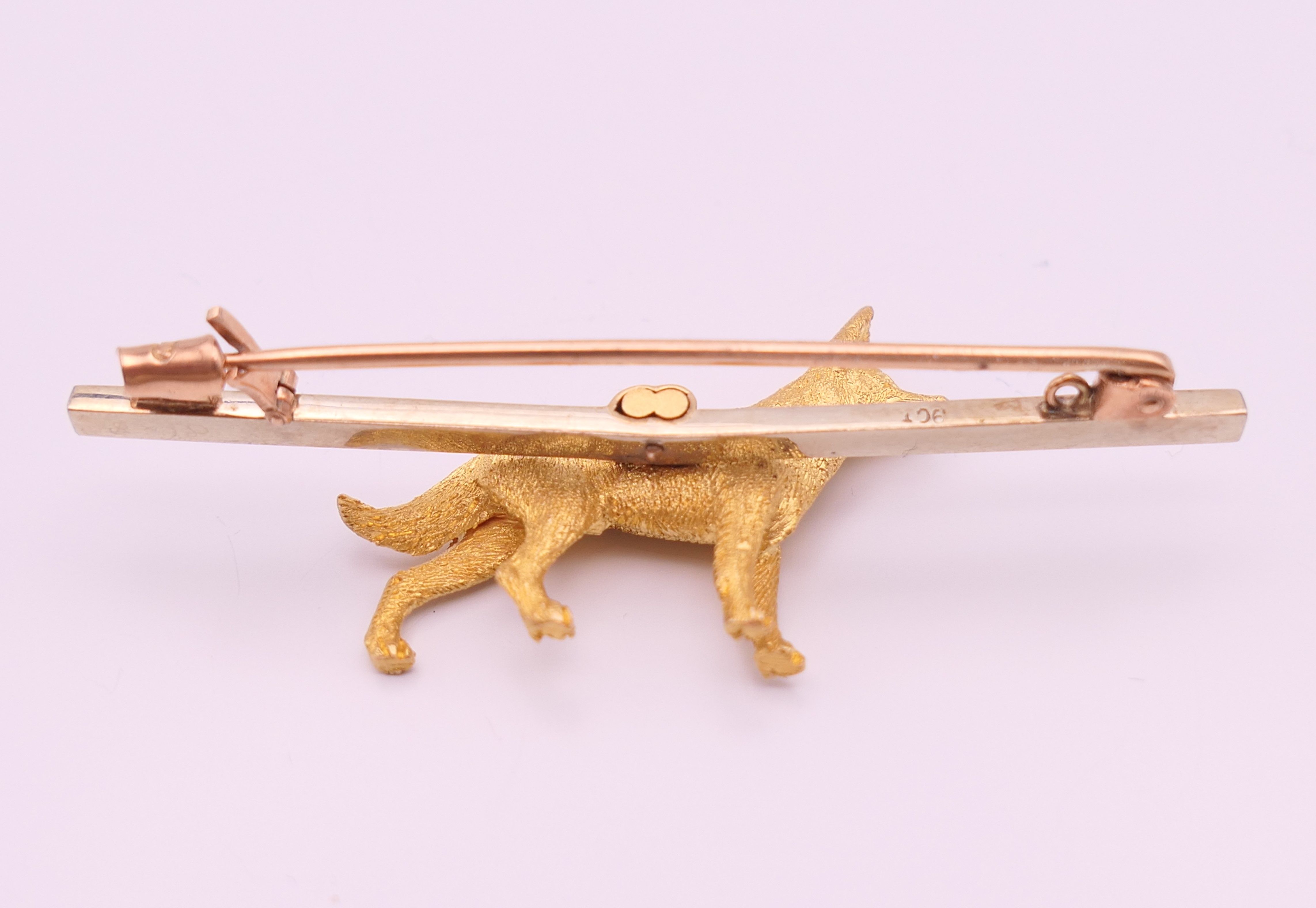 A 9 ct gold bar brooch, set with an unmarked 15 ct gold Alsatian. 5 cm long, dog 2.25 cm long. 7. - Image 3 of 9