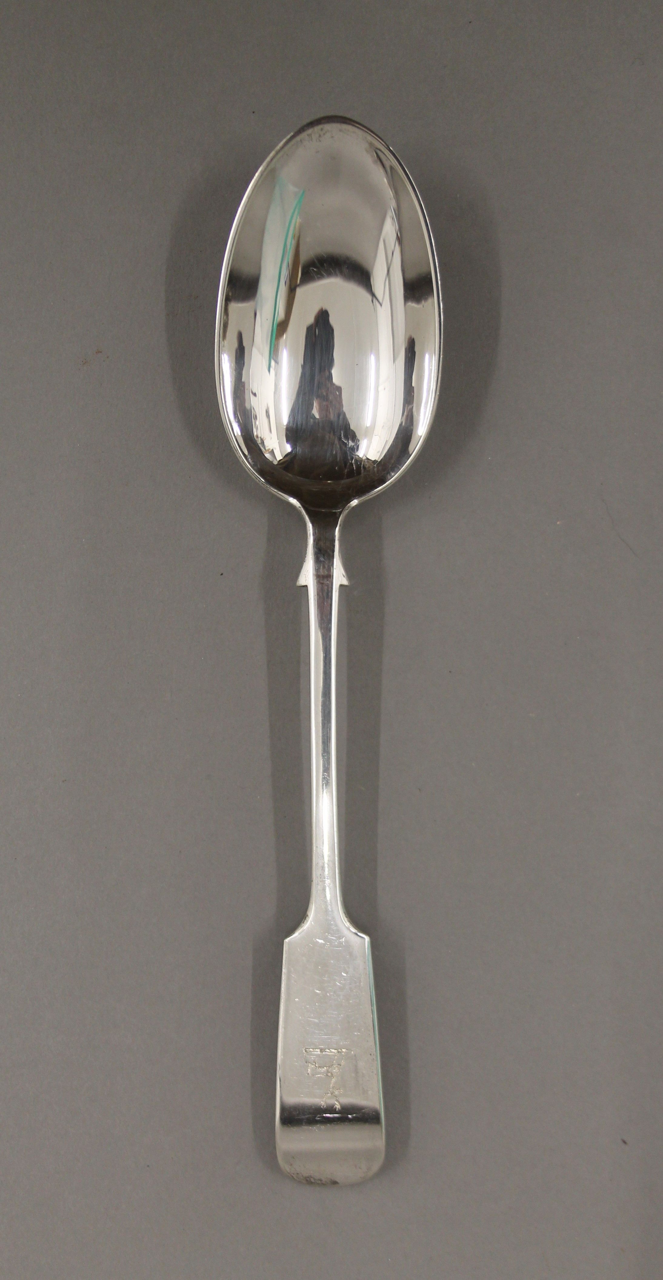 A six place setting of silver flatware. 1225.7 grammes. - Image 2 of 7