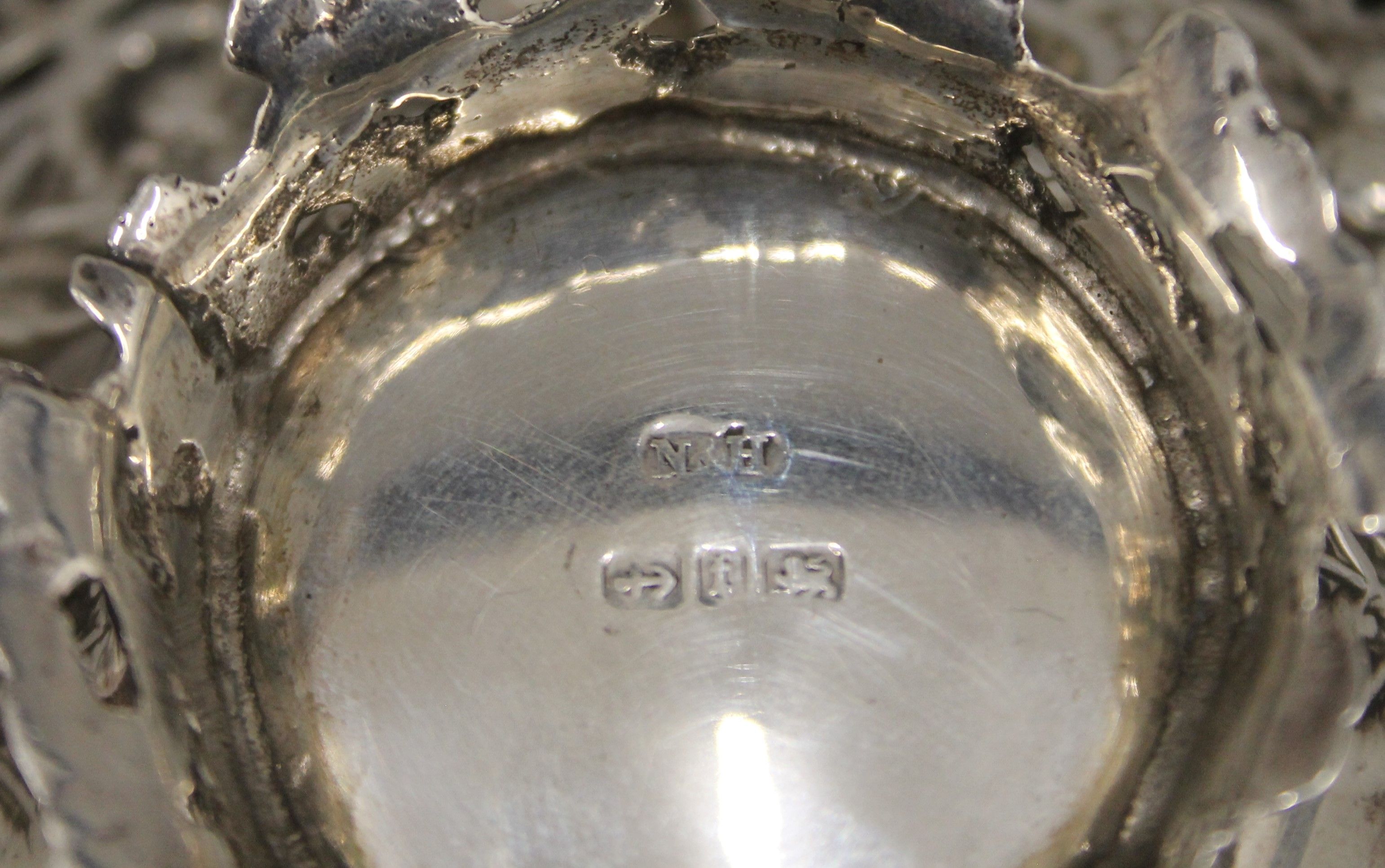 A silver bon bon dish, hallmarked Birmingham 1893. 11 cm diameter. 45.4 grammes. - Image 4 of 4