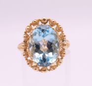 An 18 ct gold topaz ring. Ring size N.