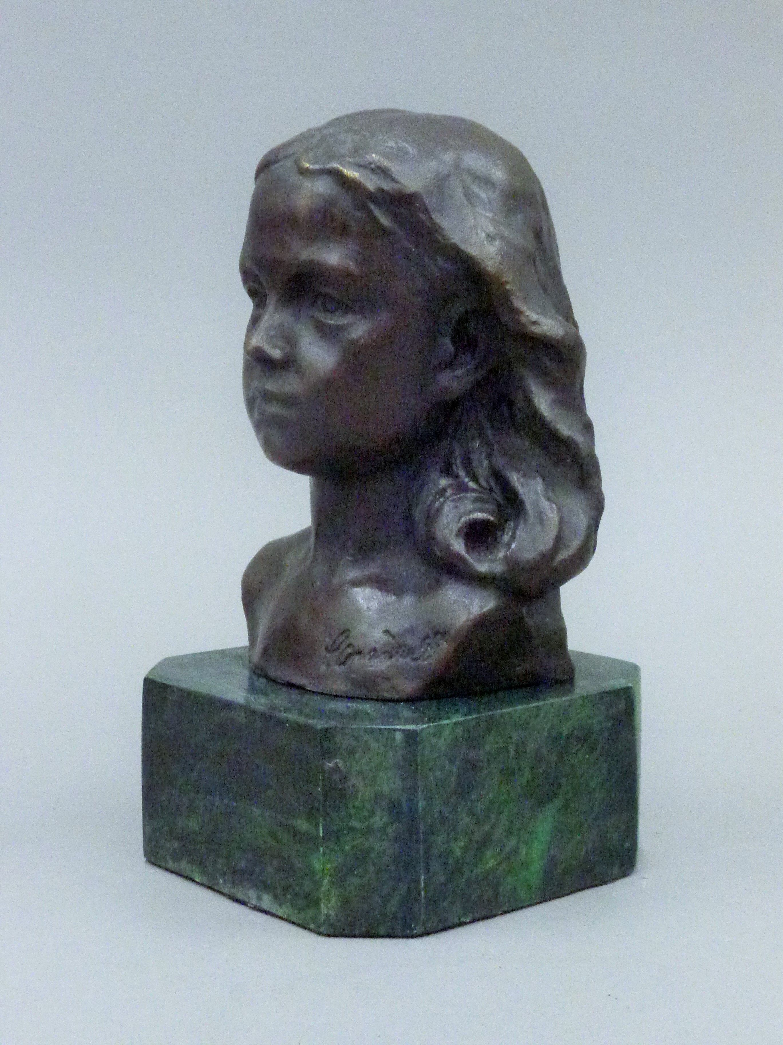 A bronze bust of a young girl on a plinth base. 15 cm high. - Image 2 of 4