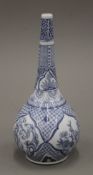 A Chinese blue and white porcelain vase. 21.5 cm high.