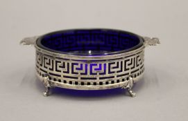 A Walker & Hall silver dish with blue glass liner, hallmarked Sheffield 1915. 11 cm wide. 58.