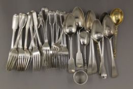 A large quantity of silver flatware. 1777.8 grammes.
