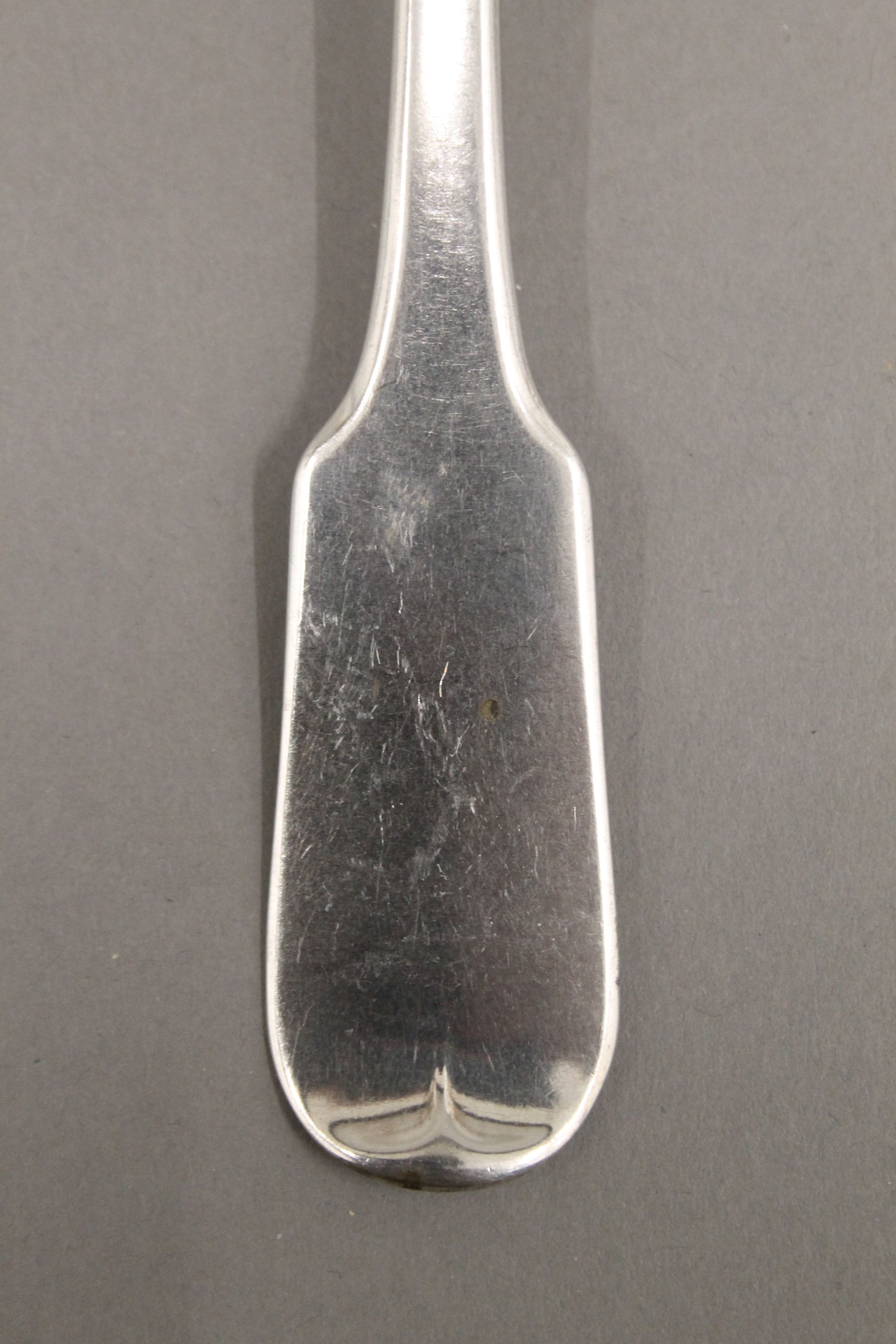 A large quantity of silver flatware. 1777.8 grammes. - Image 6 of 7
