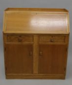 An early 20th century oak bureau. 91.5 cm wide.