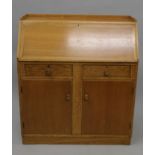 An early 20th century oak bureau. 91.5 cm wide.