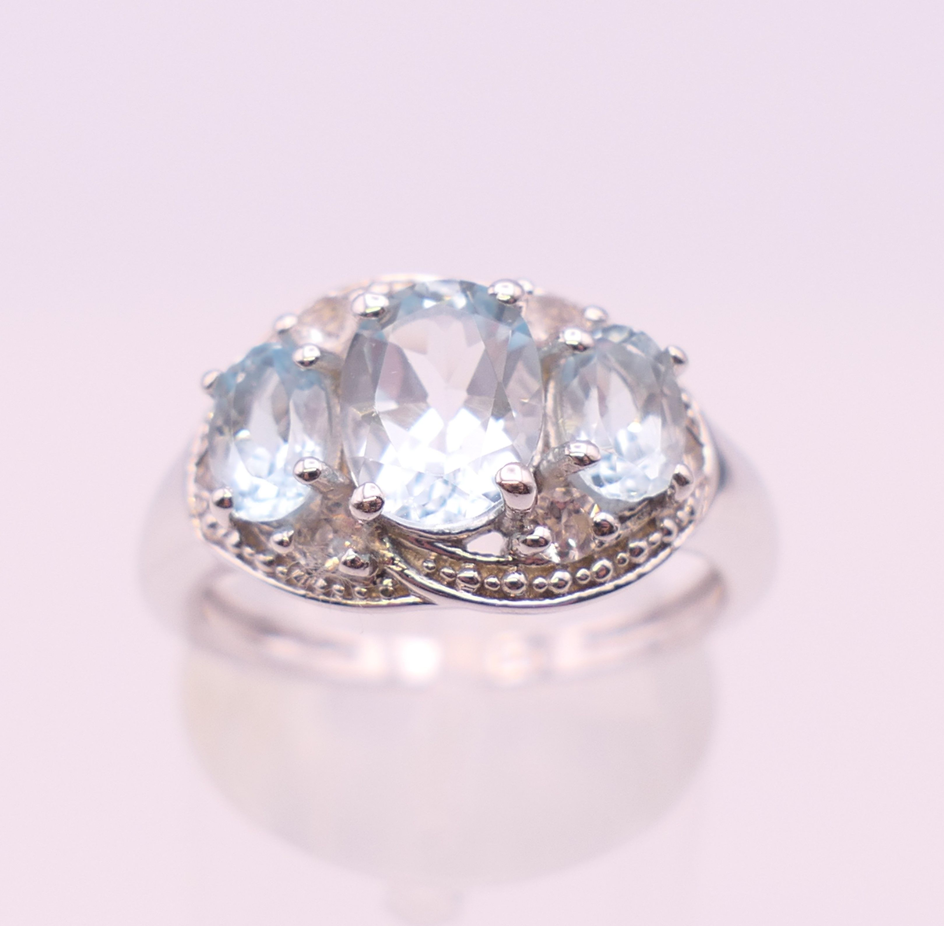 A silver dress ring. Ring size P. - Image 2 of 5