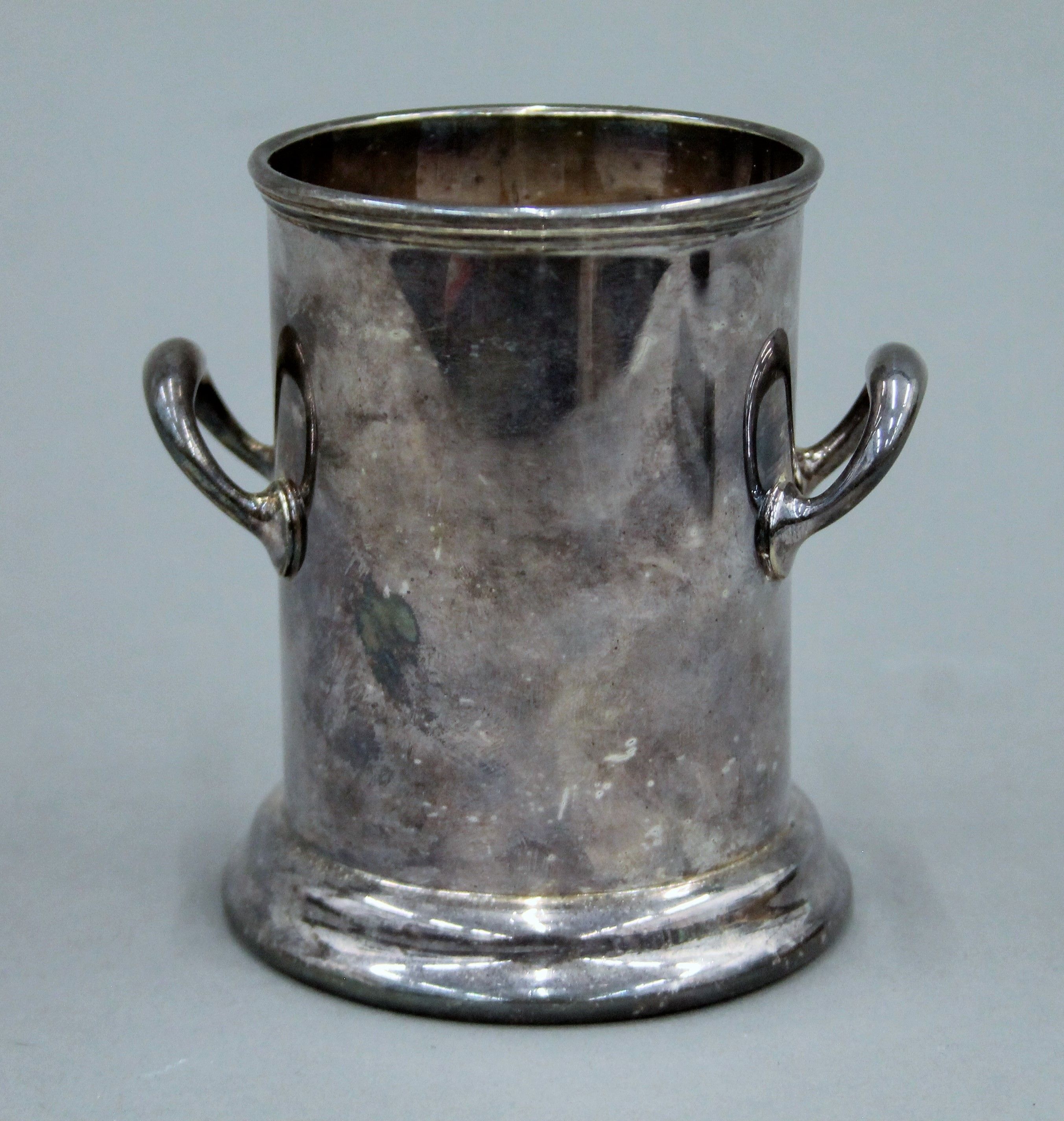 A small silver bottle coaster. 11 cm high. 310.9 grammes.