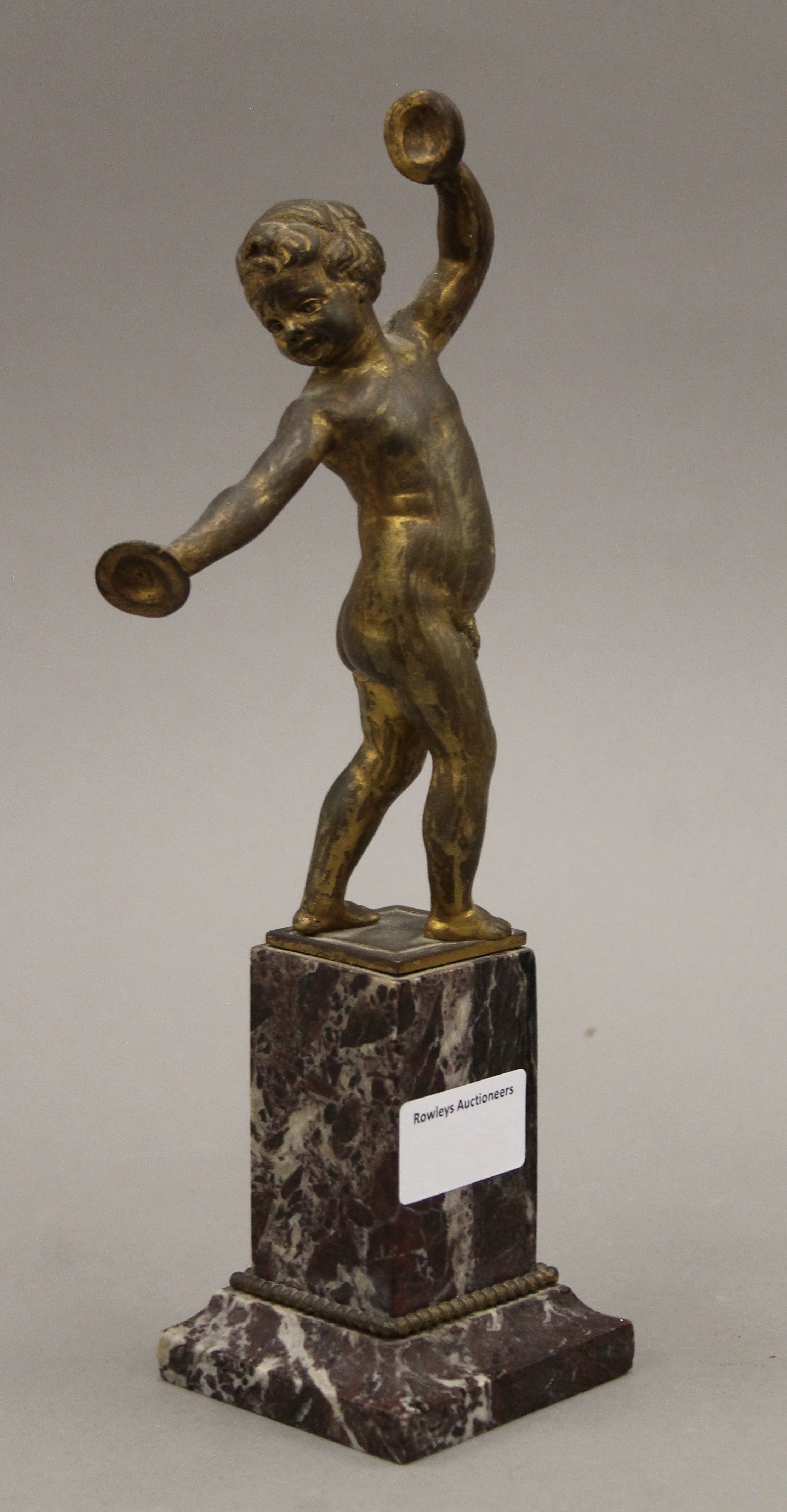 A pair of bronze putto, on marble bases. The largest 27 cm high. - Image 4 of 7